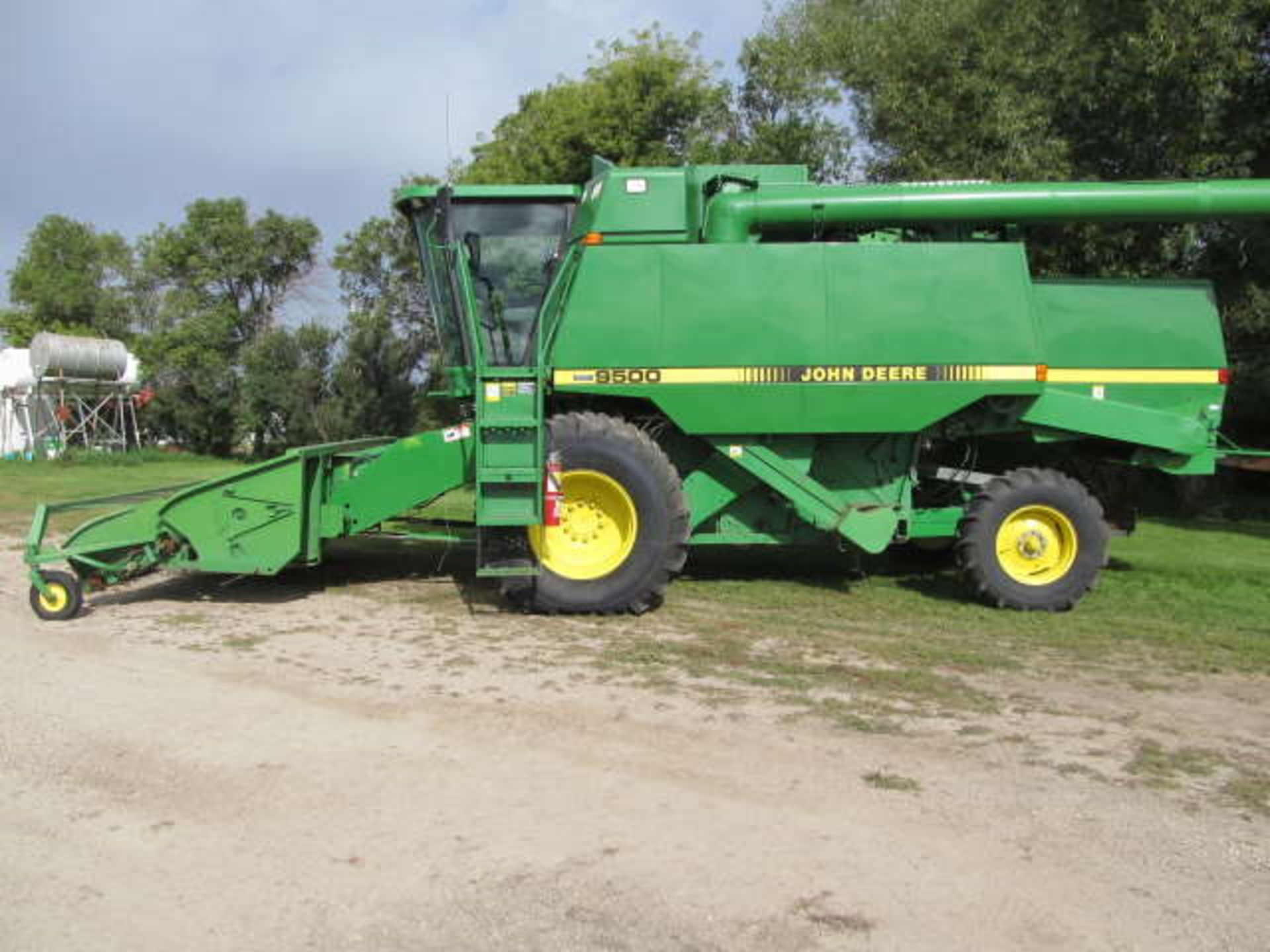 JOHN DEERE 9500 SP COMBINE; 3266/4488 Sep/Eng Hours, John Deere 212 Pick-up, straw chopper & Chaff - Image 5 of 5