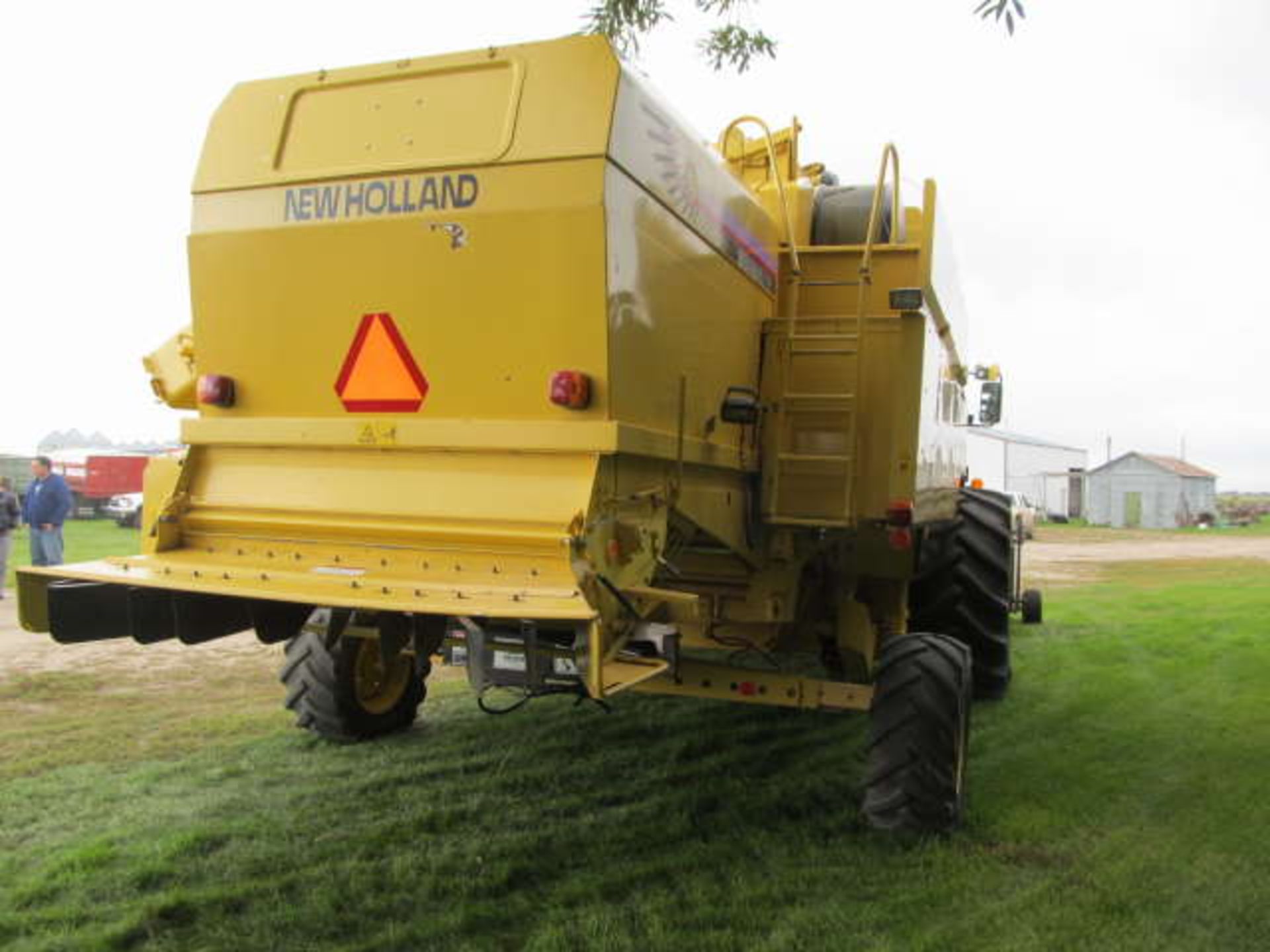 NEW HOLLAND TX66 SP COMBINE; 1886/2287 Sep/Eng. Hours, Swathmaster Pick-up, straw chopper & Vittetoe - Image 4 of 6