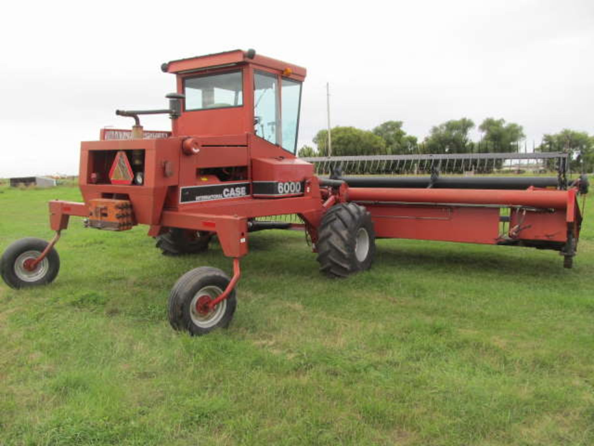 CASE IH 6000 SP SWATHER; 25 FT, Pick-up Reel, Double Swath, 2430 Hours, SN.0000002078-1989 - Image 5 of 5
