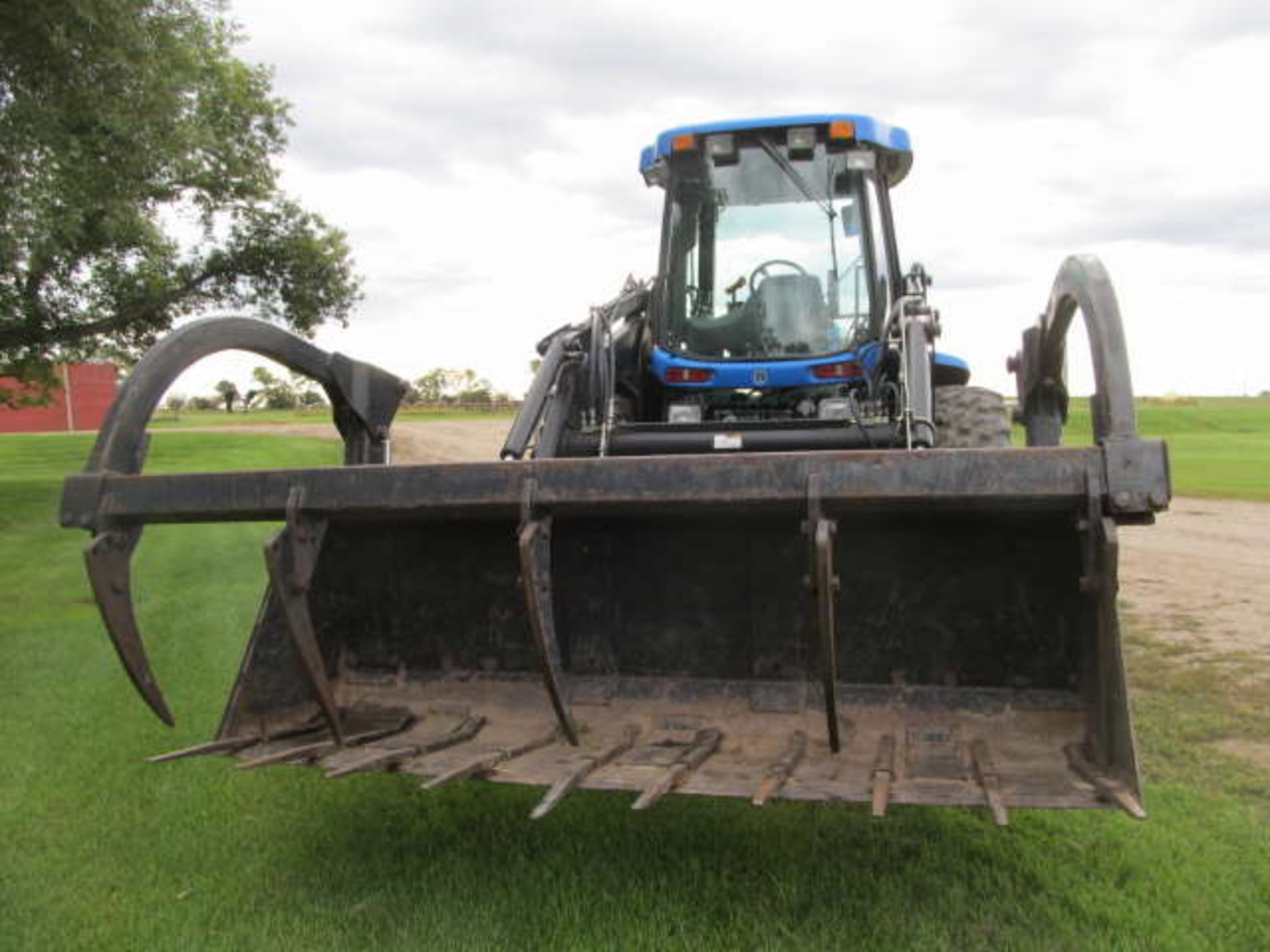 2004 NEW HOLLAND TV 145 BI-DIRECTIONAL TRACTOR; 4065 Hours, New Holland 7614 FEL & Grapple, PTO Both - Image 6 of 6