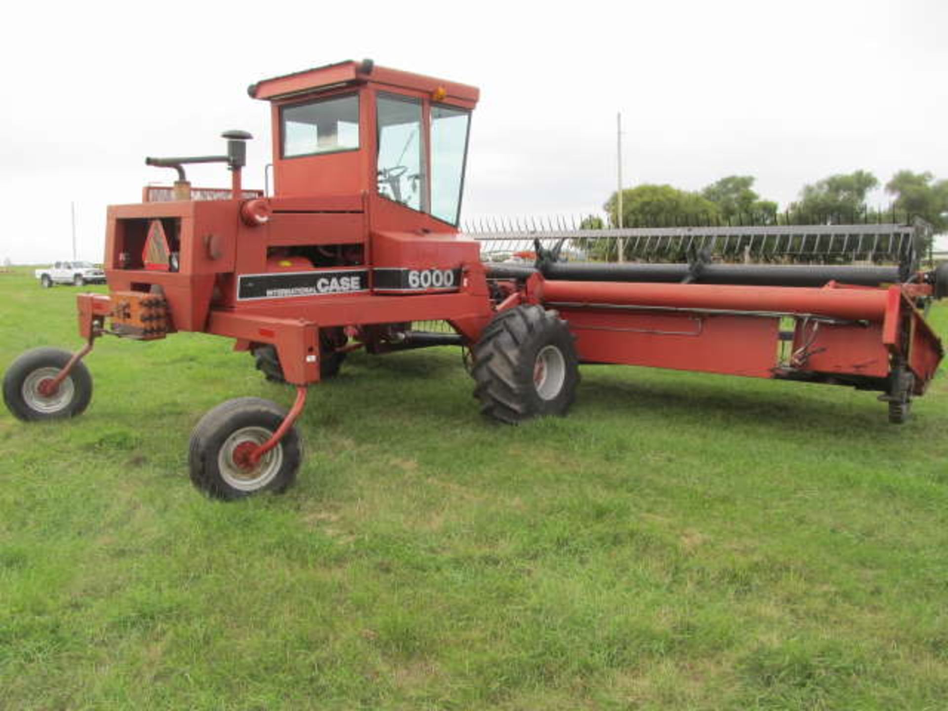 CASE IH 6000 SP SWATHER; 25 FT, Pick-up Reel, Double Swath, 2430 Hours, SN.0000002078-1989 - Image 2 of 5