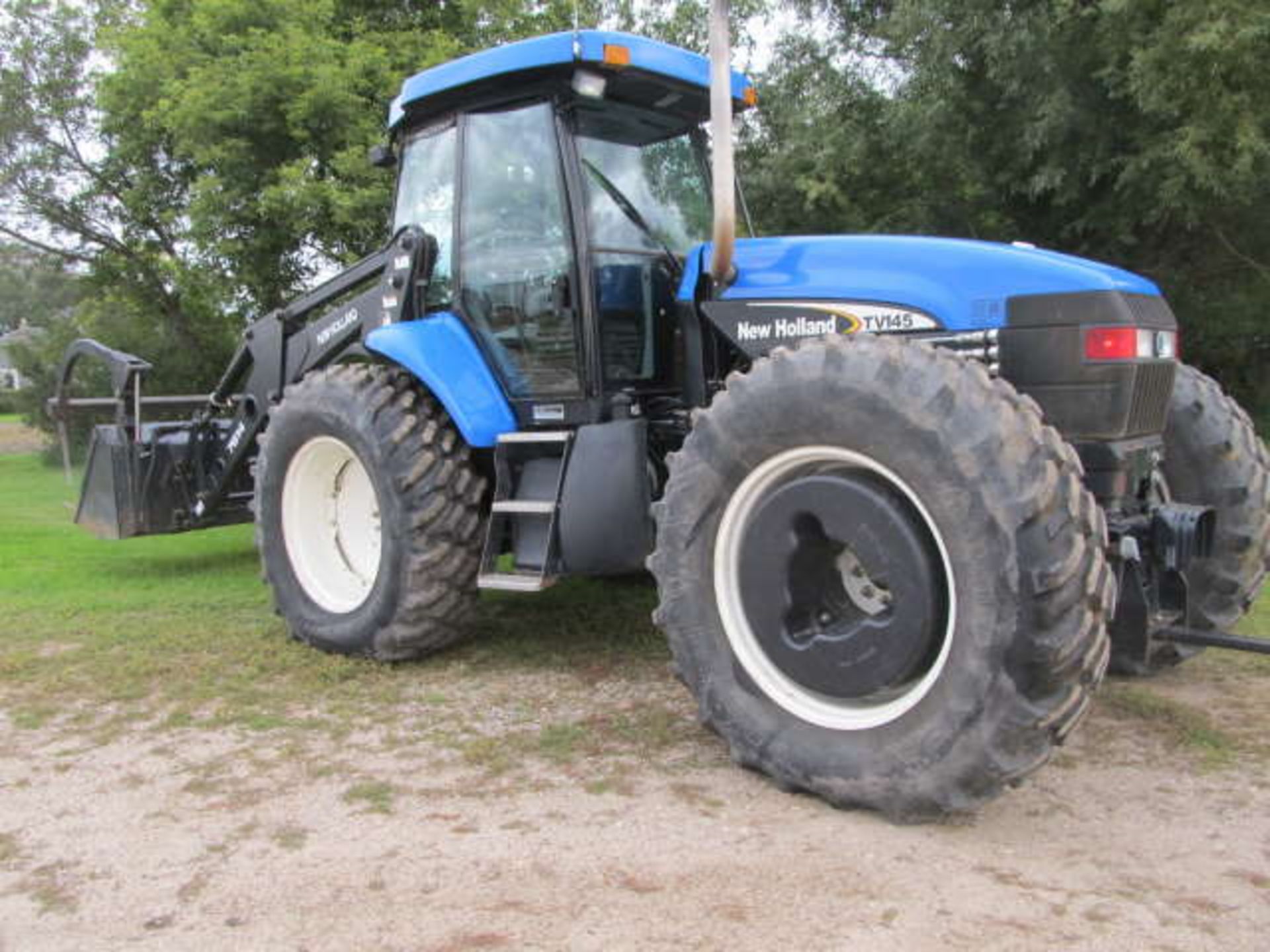 2004 NEW HOLLAND TV 145 BI-DIRECTIONAL TRACTOR; 4065 Hours, New Holland 7614 FEL & Grapple, PTO Both - Image 4 of 6