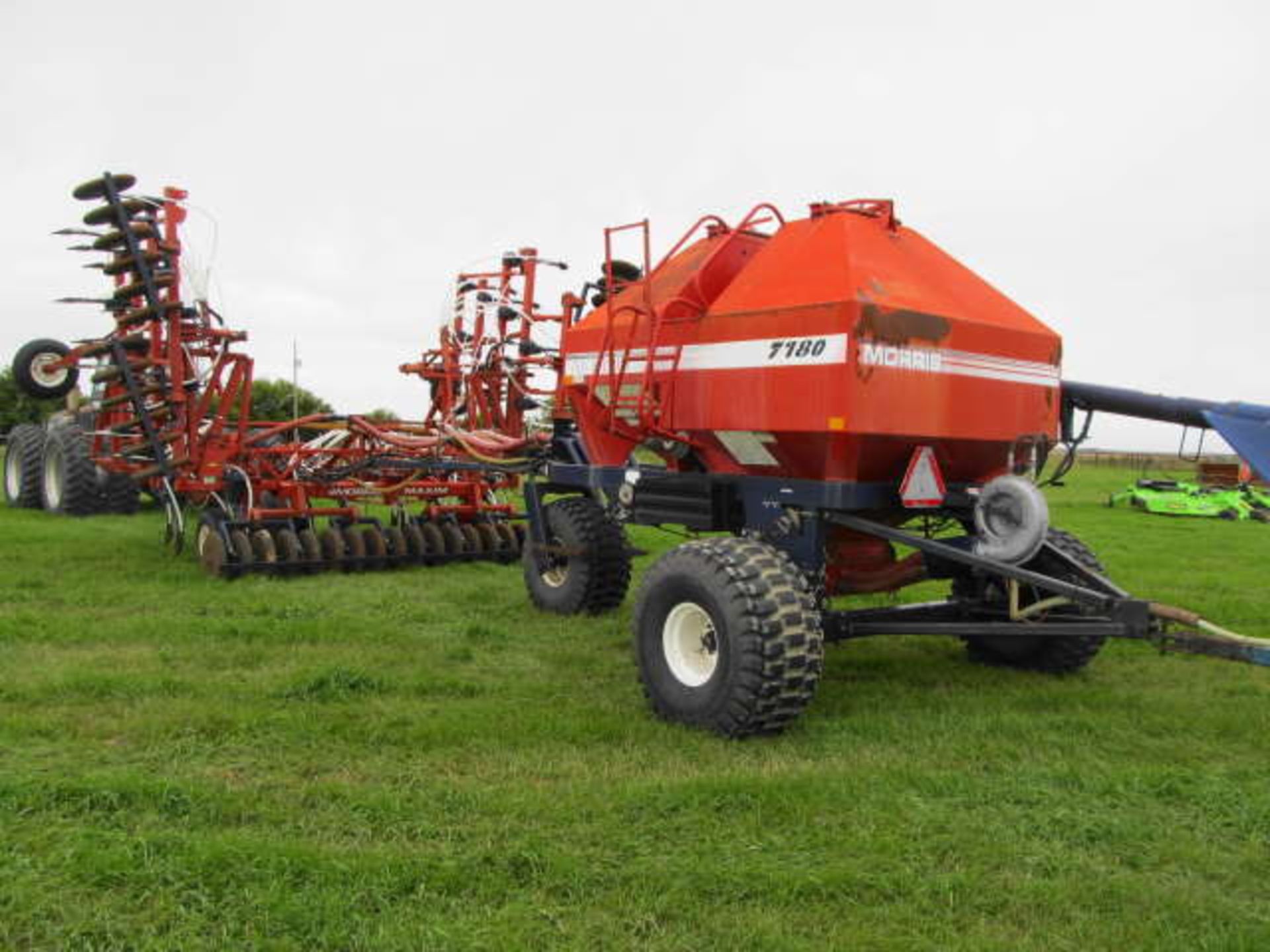 MORRIS MAXIM AIR DRILL & MORRIS 7180 AIR TANK; 34 Ft, 10” Spacing, Single Shoot, Steel Packers,