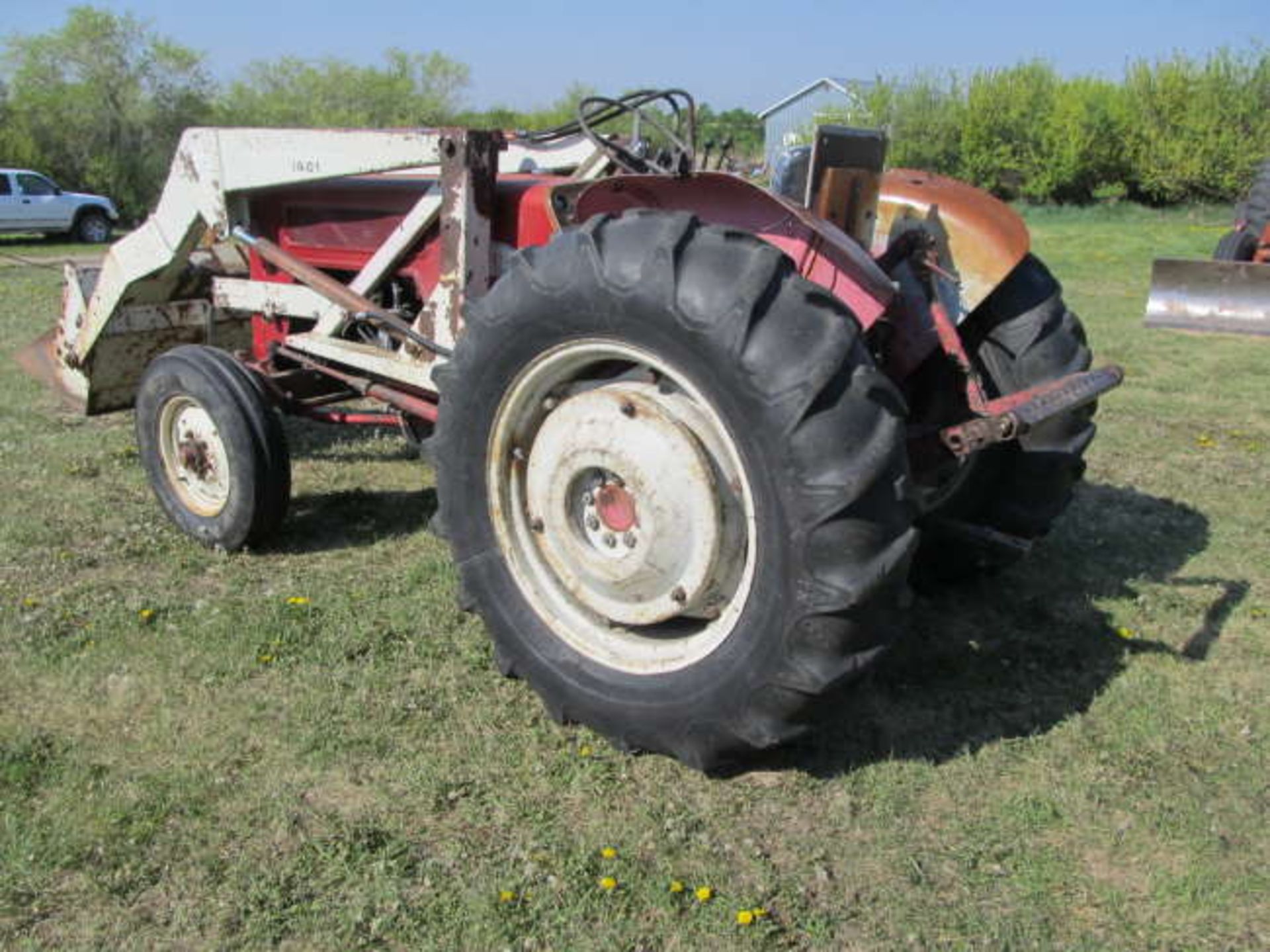 INTERNTATIONAL B-414 2WD TRACTOR & INTERNATIONAL 1501 FEL; 3PTH, Diesel, SN 38868 - Image 2 of 2