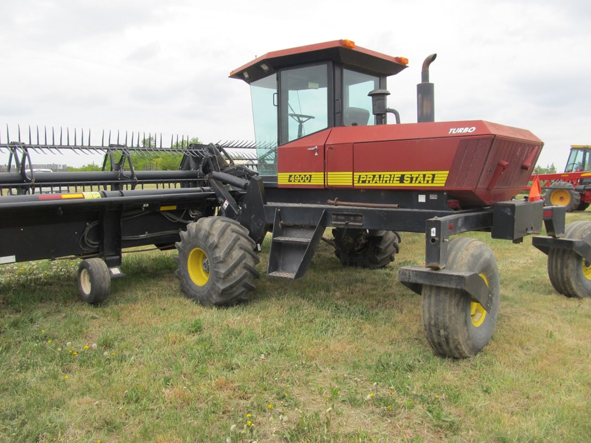 PRAIRIE STAR 4900 SP SWATHER & MACDON 972 DRAPER HEADER; 1870 Hours, 30 Feet, Pick-up Reel, New - Image 3 of 7