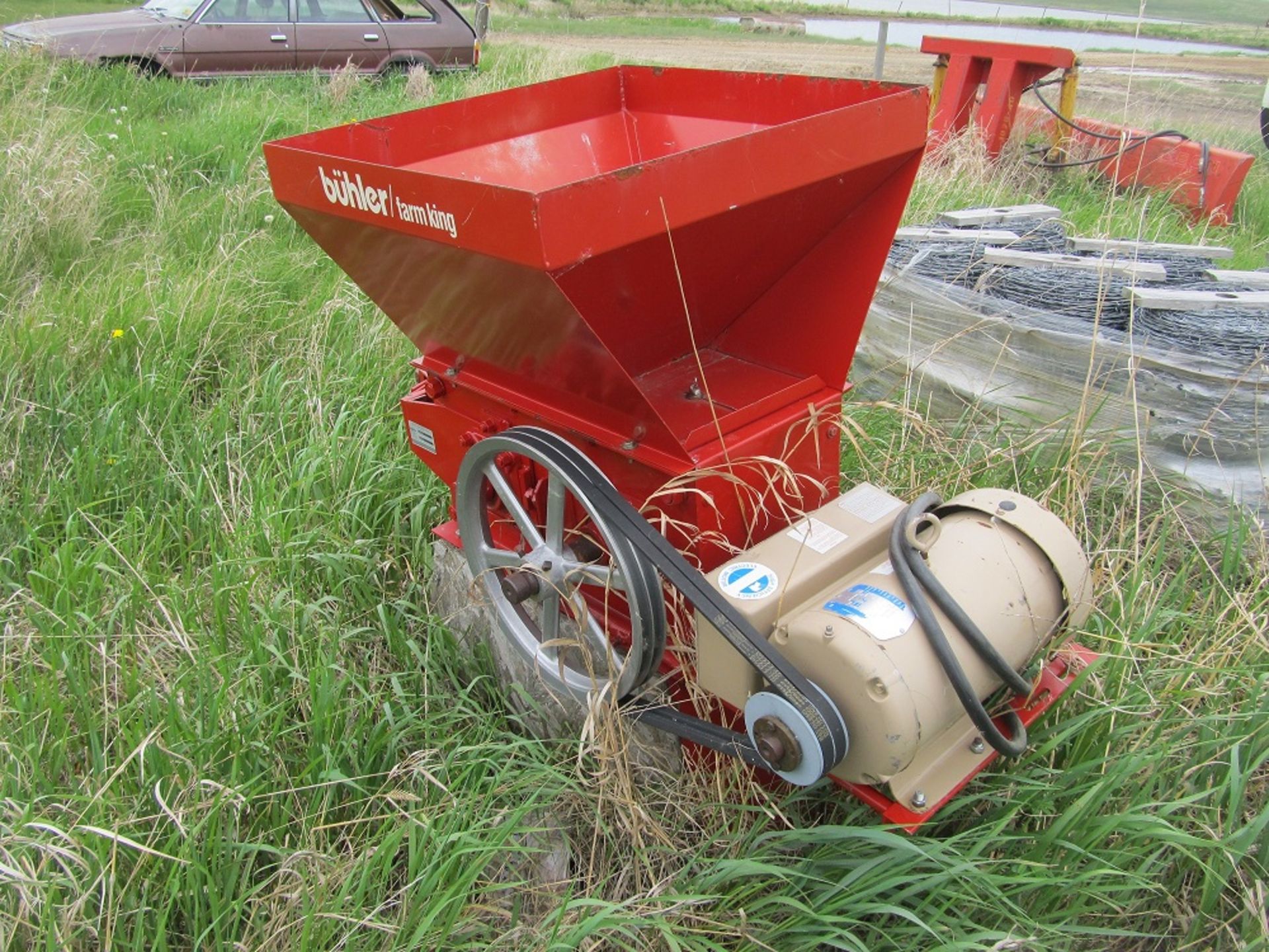 FARM KING ROLLER MILL (Tim Debruyne 306-442-7679) C-6 - Image 2 of 2