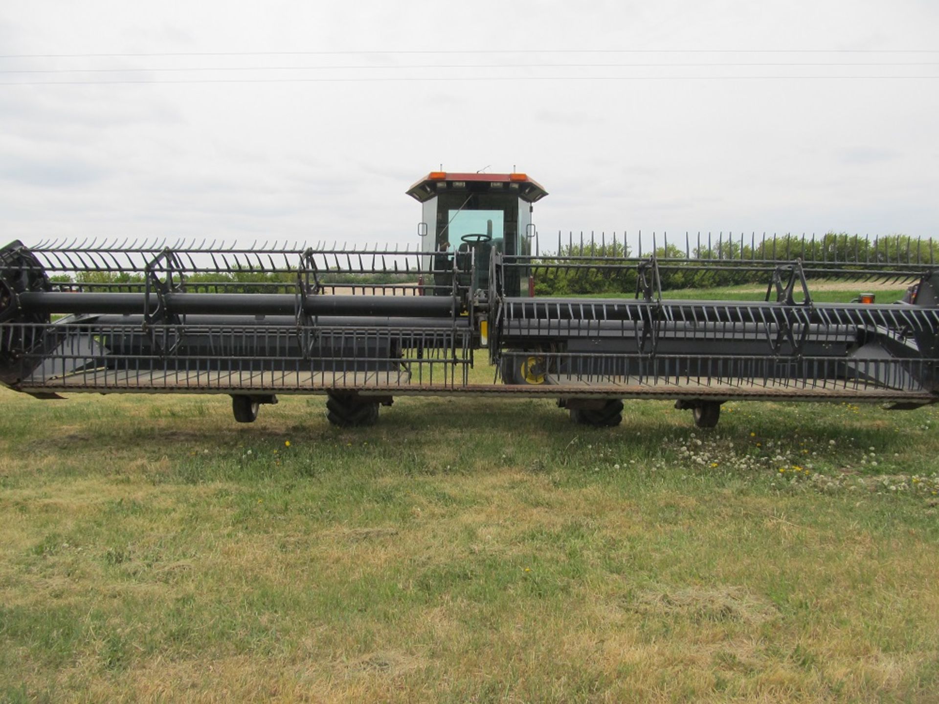 PRAIRIE STAR 4900 SP SWATHER & MACDON 972 DRAPER HEADER; 1870 Hours, 30 Feet, Pick-up Reel, New - Image 7 of 7