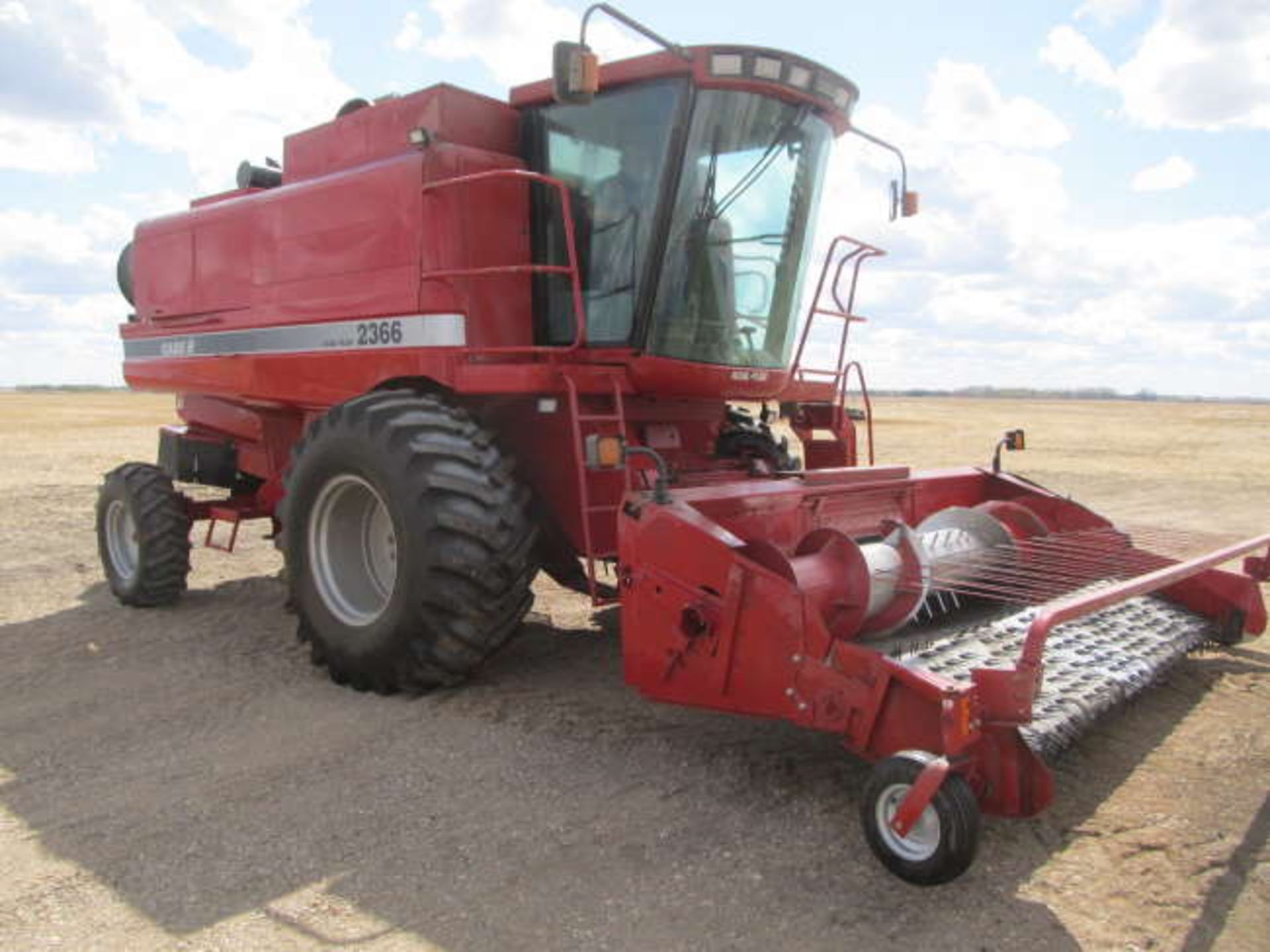 CASE IH 2366 AXIAL FLOW SP COMBINE; 987/1286 Rotor/Engine Hours, Case IH 1015 Pick-up Header, SN- - Image 5 of 5