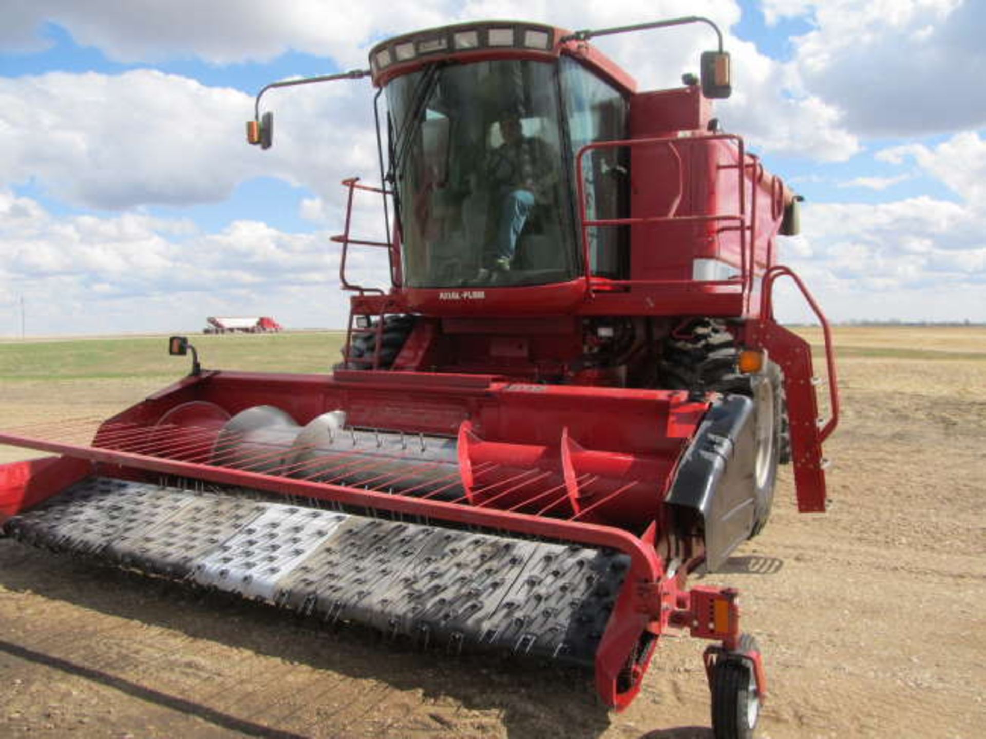 CASE IH 2366 AXIAL FLOW SP COMBINE; 987/1286 Rotor/Engine Hours, Case IH 1015 Pick-up Header, SN- - Image 2 of 5