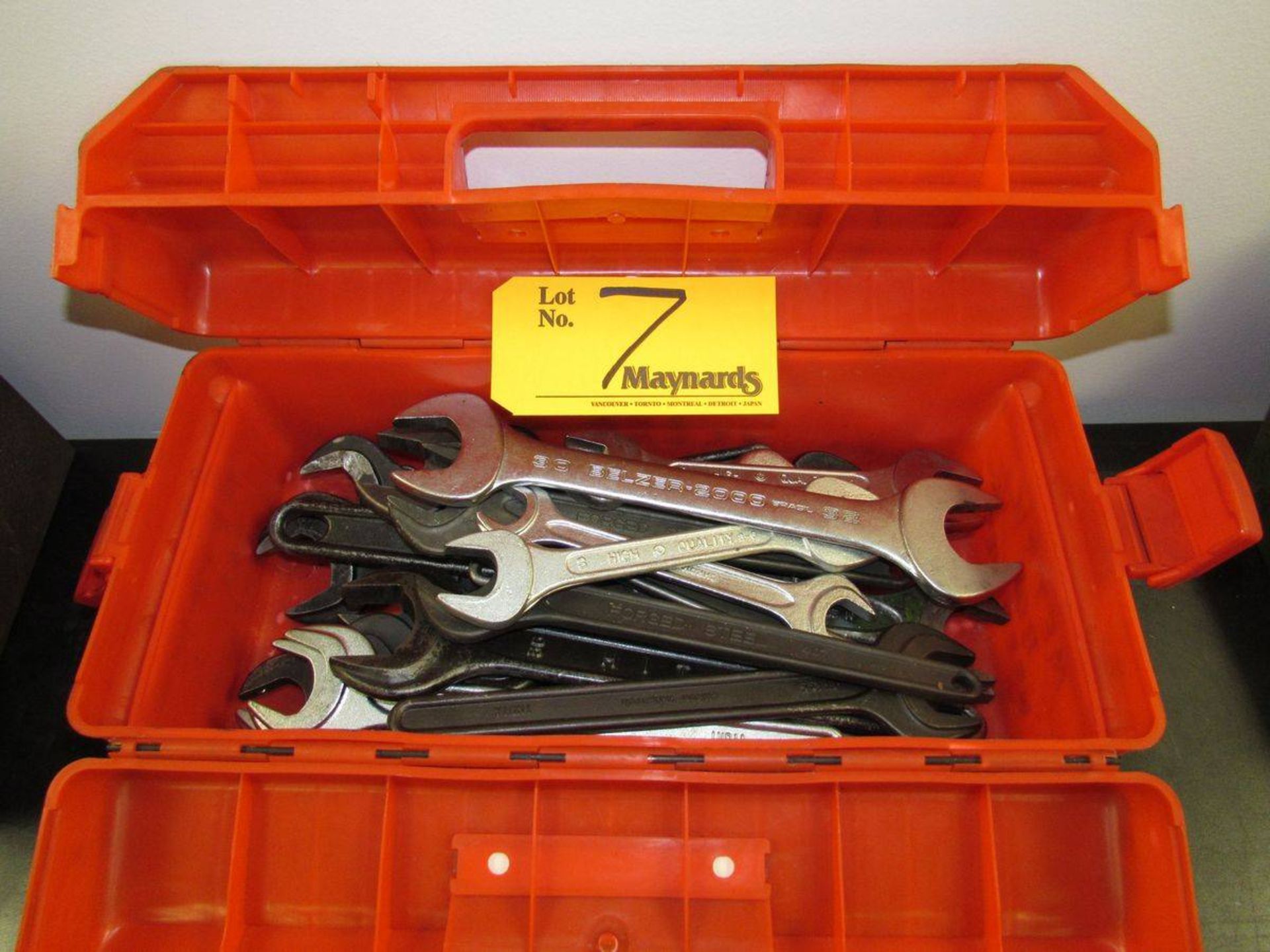 LOT OF ASSORTED METRIC WRENCHES