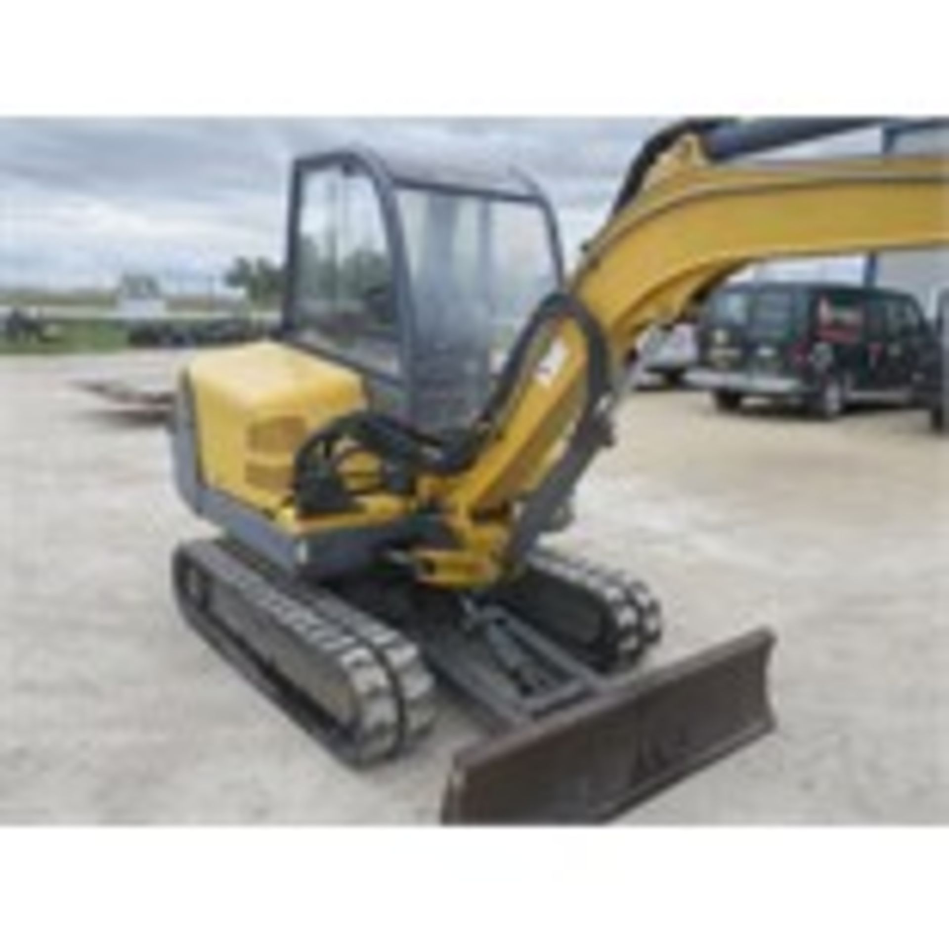 Mustang ME3402 Mini ExcavatorÂ Hyd ThumbÂ Decking BladeÂ 4200 Hrs- Track Only 1 Year OldÂ  (