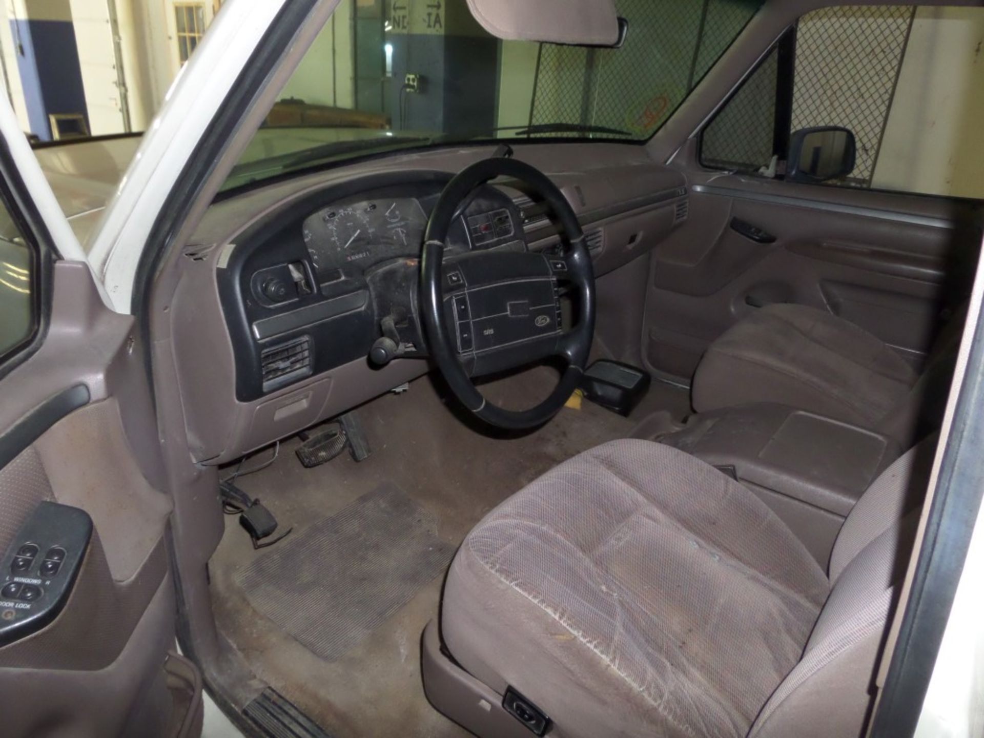 1995 Ford F150 4X4 Ext. Cab. Runs & Drives - IL Title 211,000 Miles - Image 7 of 9