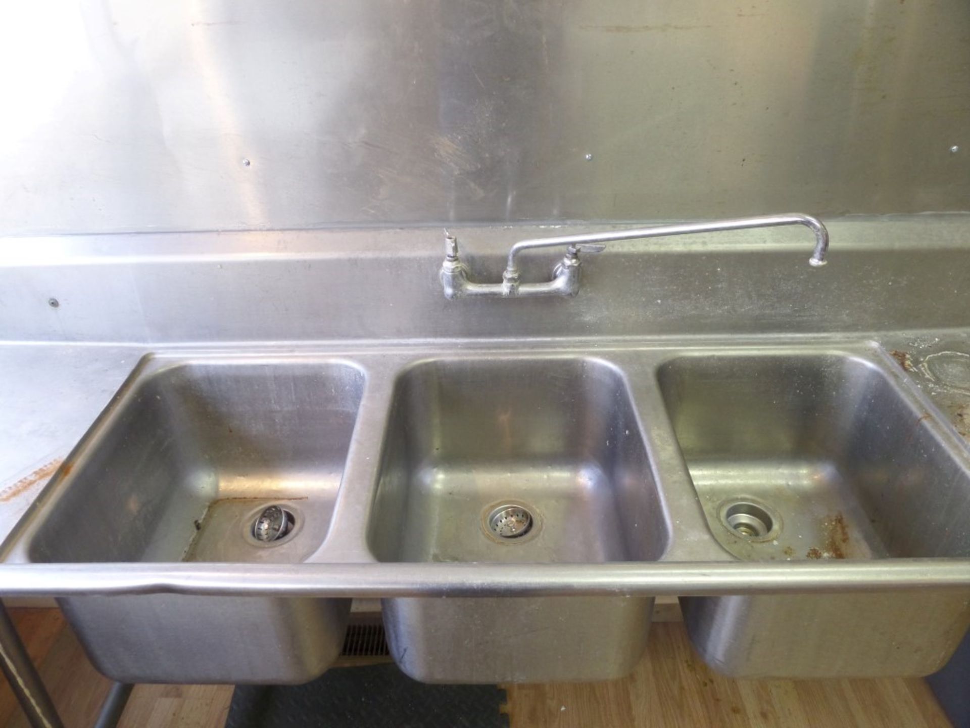 Commercial Wash Sink 3 Bins with faucet and backsplash - Image 3 of 3