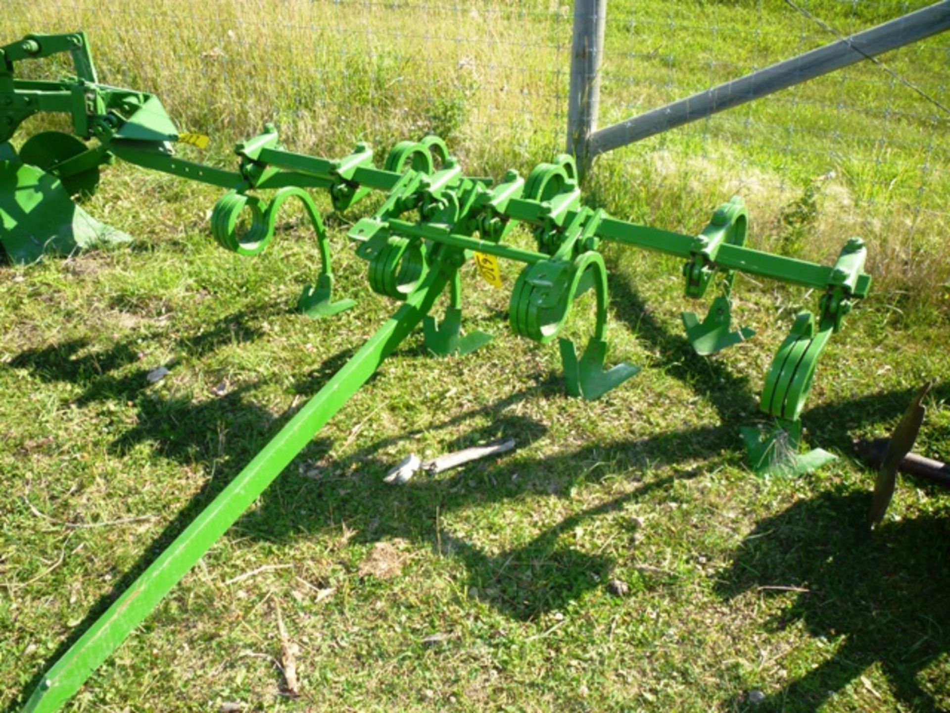 VINTAGE JD 6' CULTIVATOR TOOLBAR