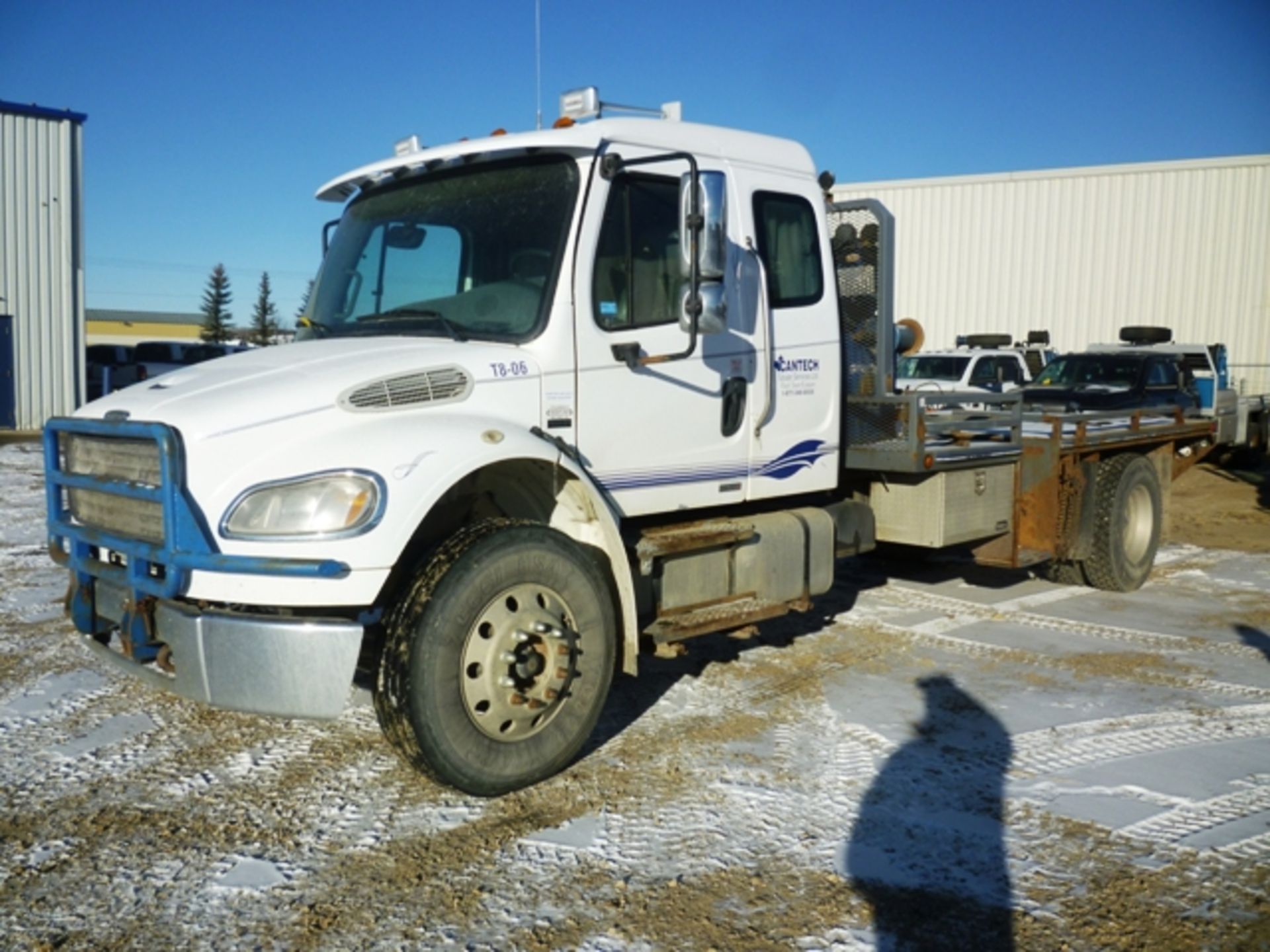 2006 FREIGHTLINER M2106 TONG TRUCK W/SLEEPER, CUMMINS, 6SPD DECK, PTO HYD. SYSTEM & WINCH S/N