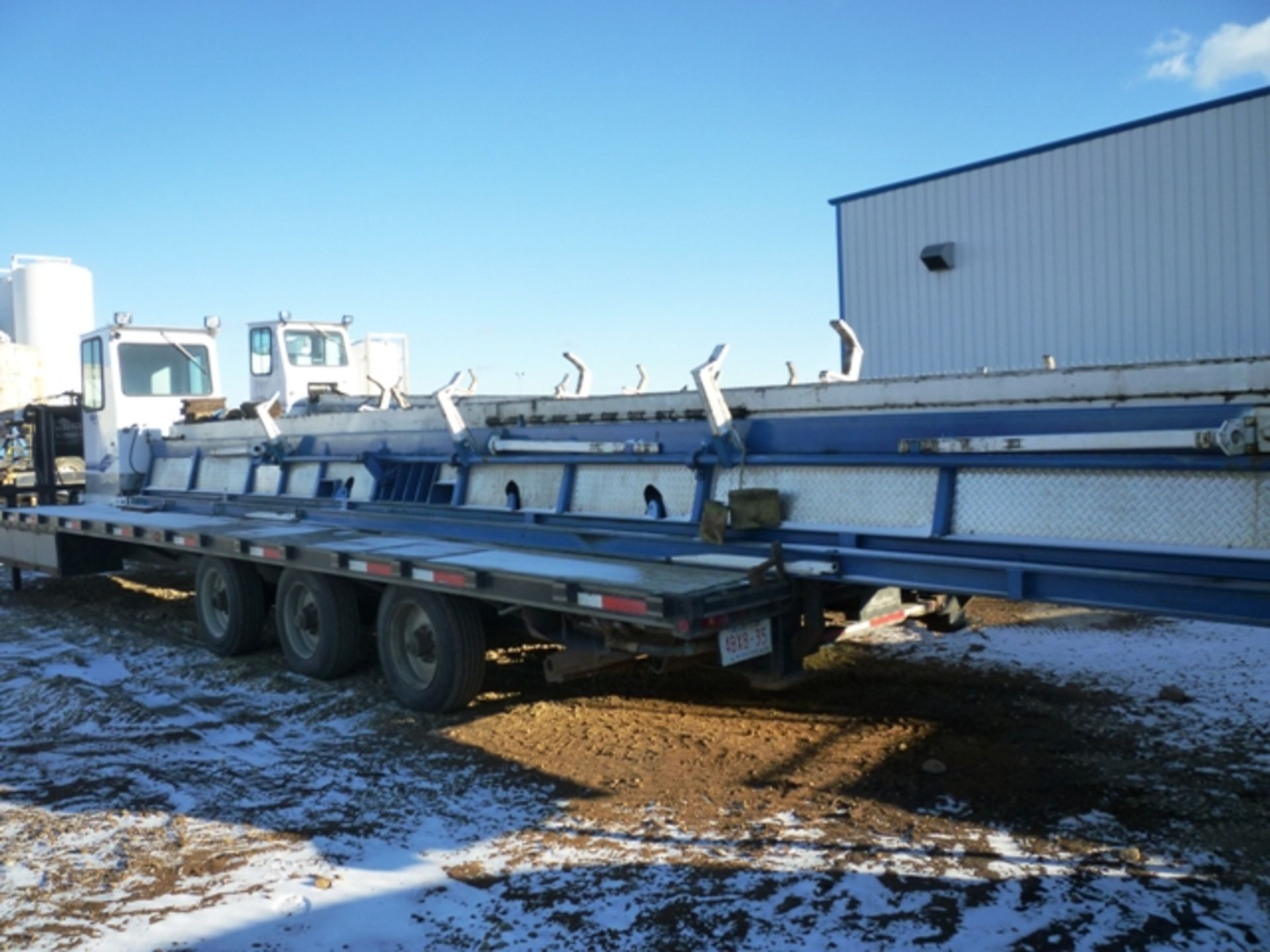 32'GN TRI-AXLE EQUIP. TRAILER S/N 2R9DA323191625088 - Image 2 of 2