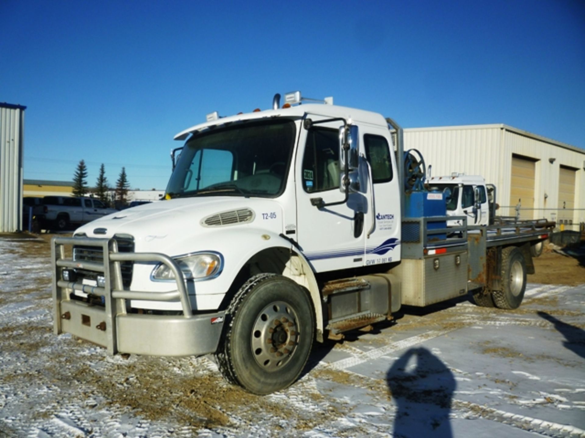 2005 FREIGHTLINER M2106 TONG TRUCK W/SLEEPER, MERCEDES DIESEL 330HP,6SPD.STD, DECK, PTO HYD SYSTEM &