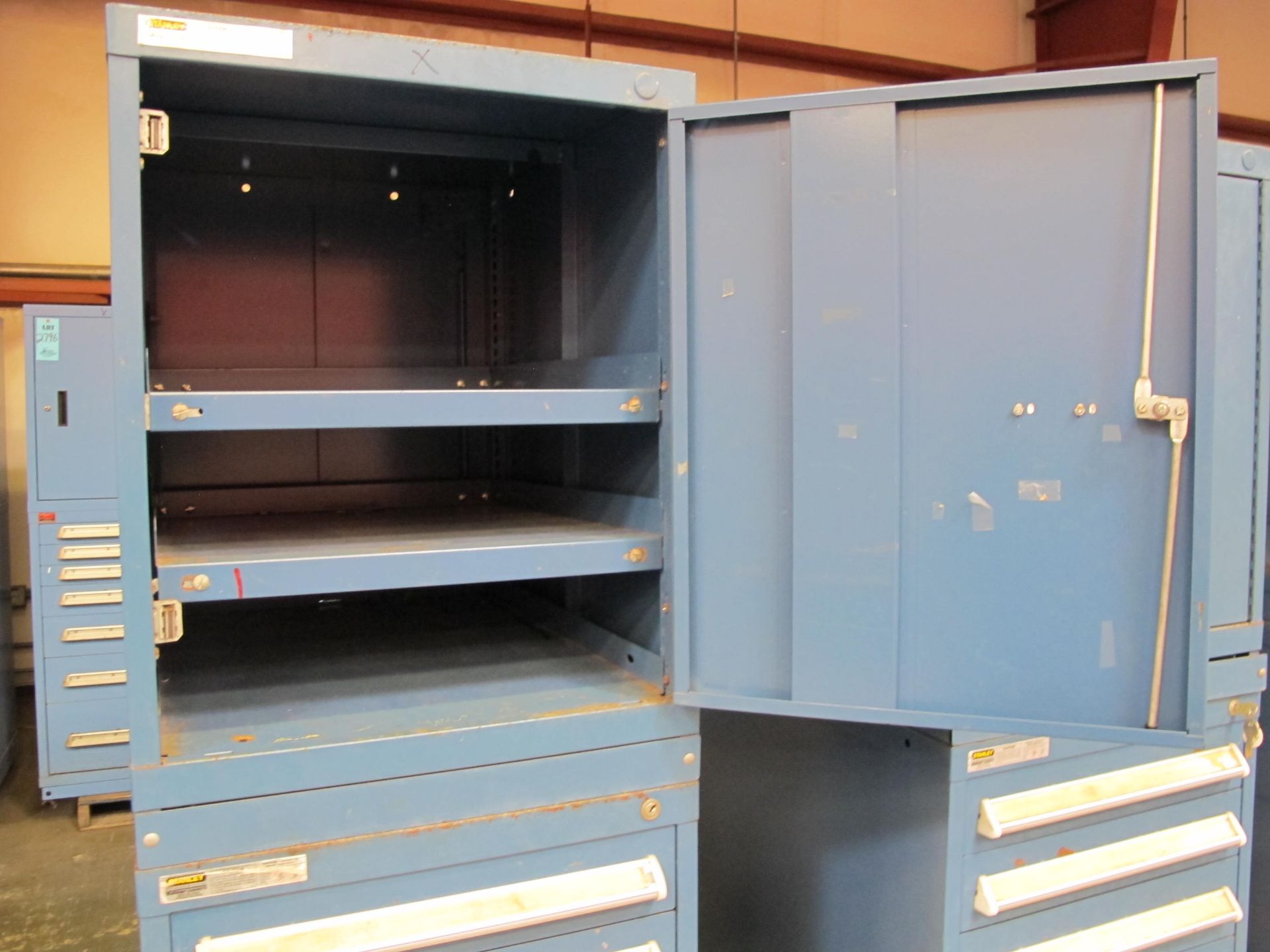 STANLEY VIDMAR 6 DRAWER LOCKER TYPE CABINET TO INCLUDE MISC. CONTENTS. LOADING & HANDLING $15 - Image 2 of 9