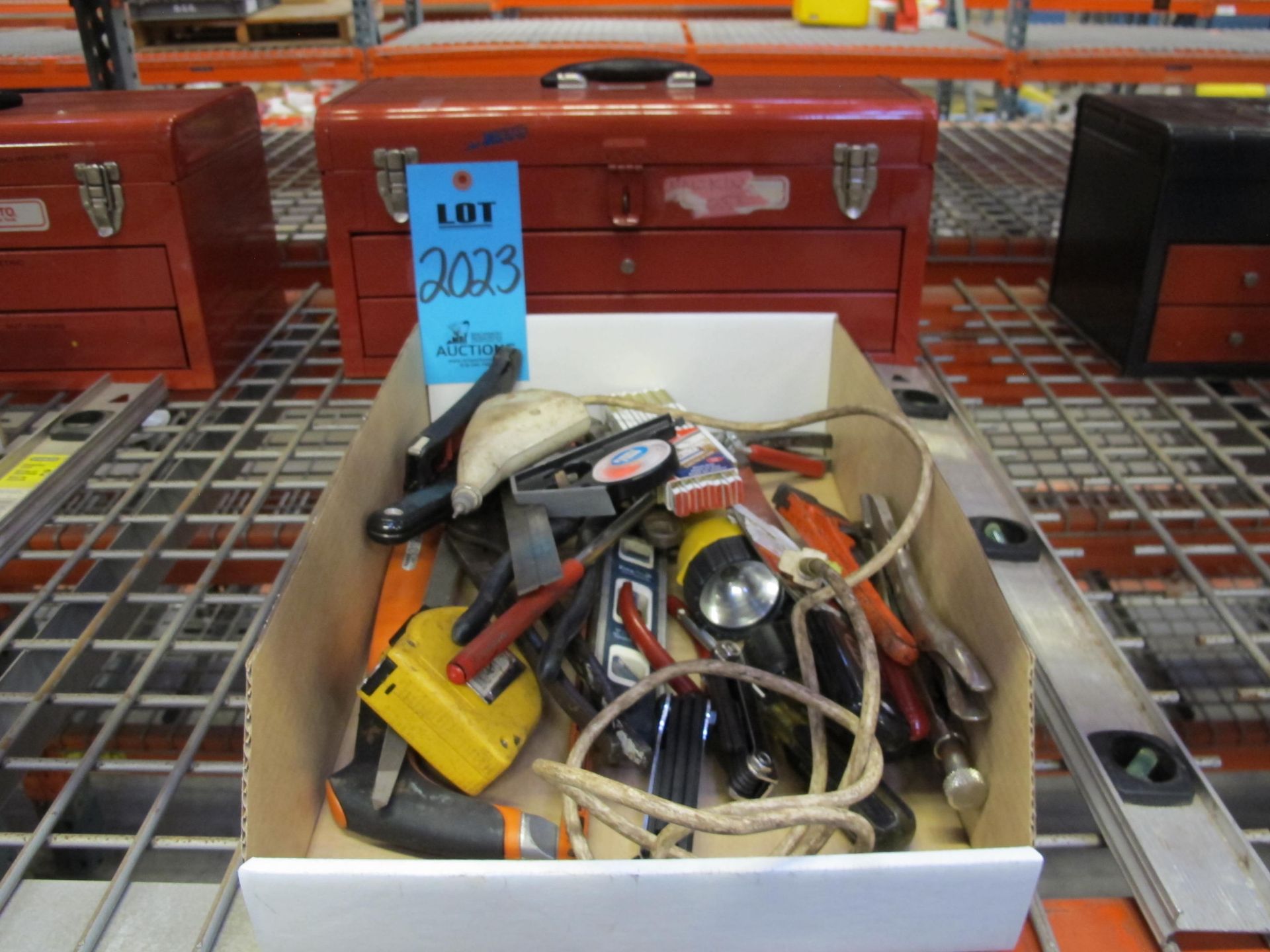 TOOLBOX SET TO INCLUDE: SCREWDRIVERS, BOXCUTTERS, PLIERS, LINEMANS PLIERS, DIAGONAL PLIER, FLIP