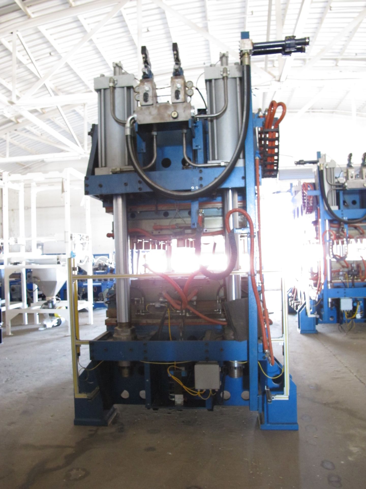 500 TON COMPRESSION MOLDING PRESS, UNKNOWN MANUFACTURER, MANUFACTURED 2010, 60" x 100" PLATTEN - Image 2 of 7