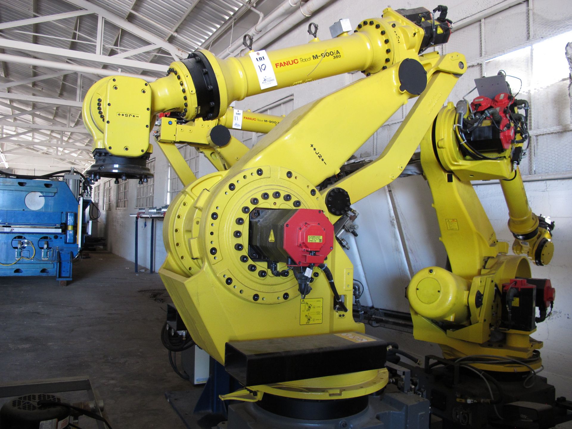 FANUC INDUSTRIAL JOINTED ARM ROBOT, MODEL M-900iA 350, TYPE A05B-1327-B501, MANUFACTURED MAY 2010 (