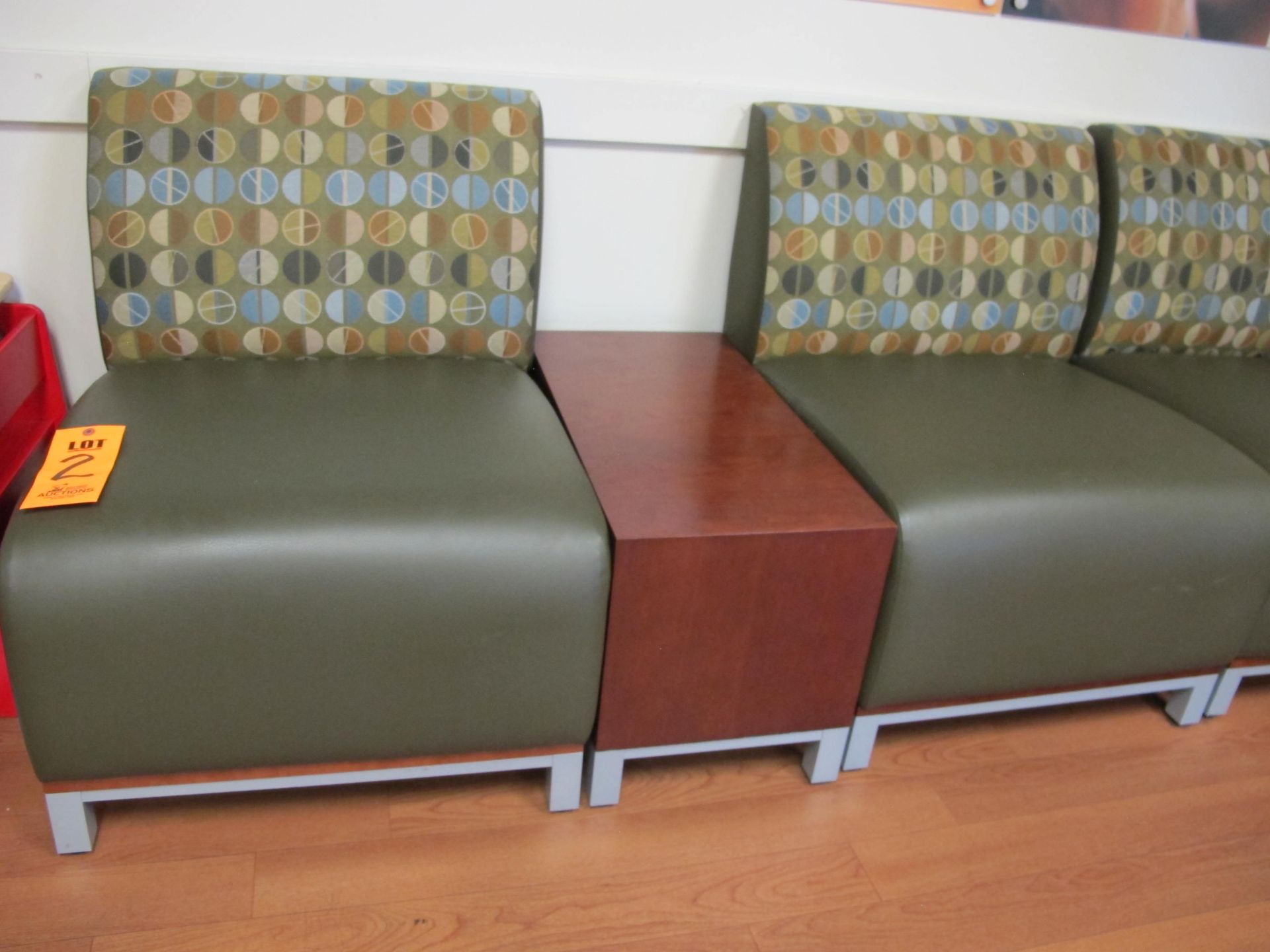 Swift Modular Modern Lounge (5 Chairs & Magazine End Table) - Image 2 of 3