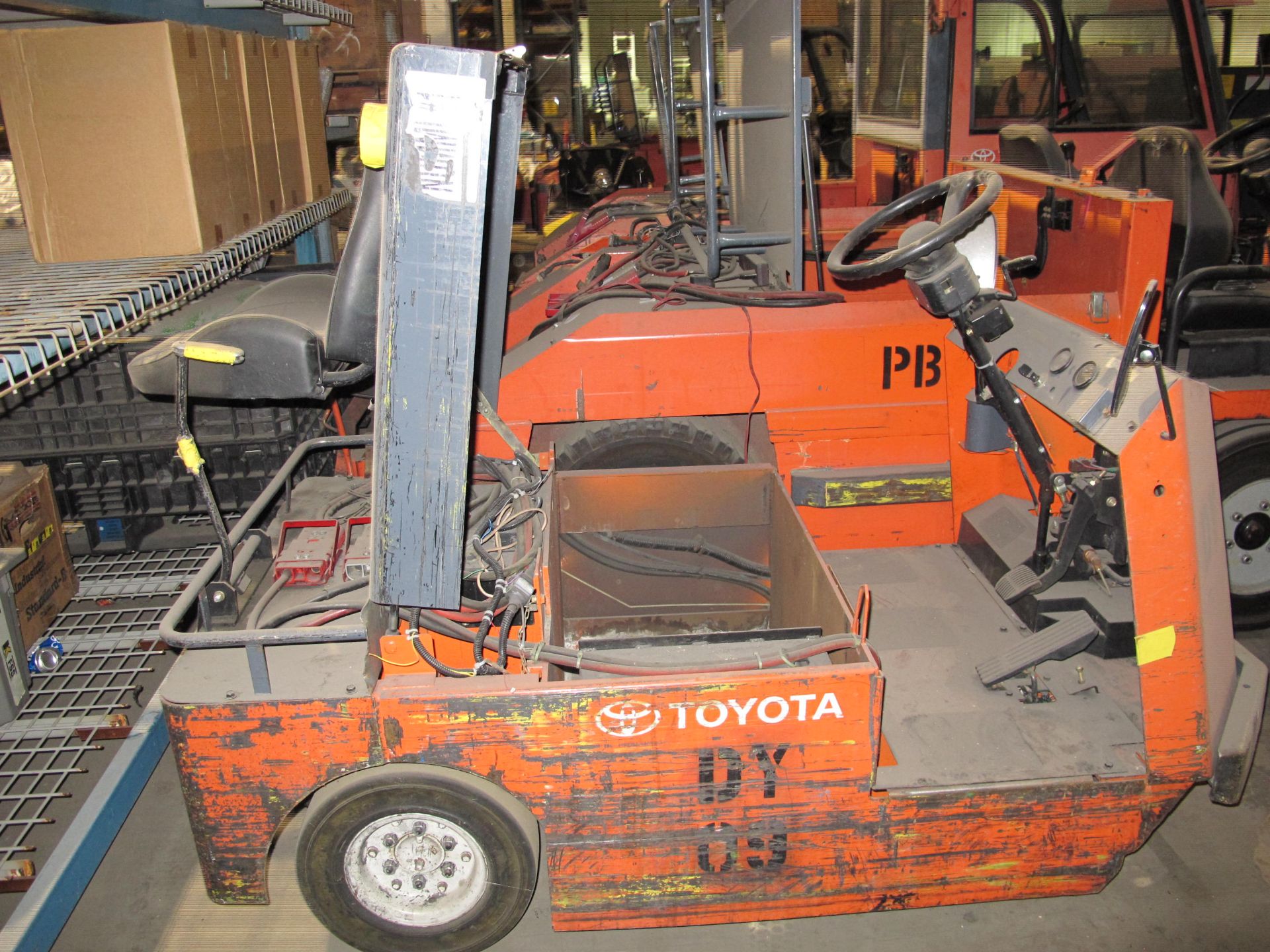 TOYOTA CBT4 ELECTRIC TOWING TUG TRACTOR CART CBT4-10040, *PLEASE NOTE: BATTERY NOT INCLUDED* ** - Image 3 of 3