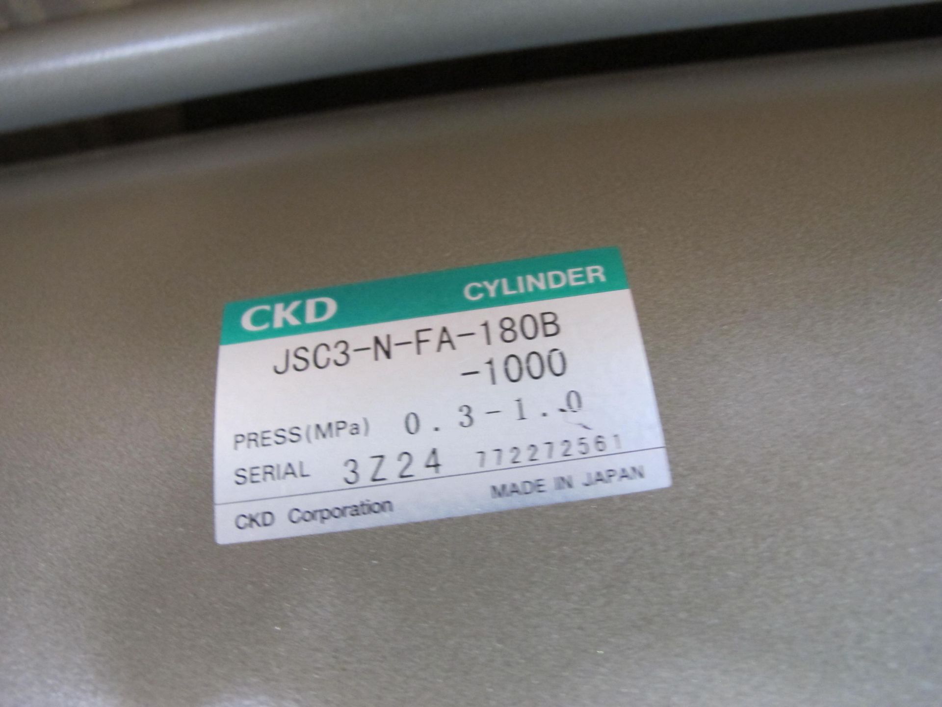 LOT TO INCLUDE: CKD CYLINDER, MODEL JSC3-N-FA-180B-1000, SERIAL 3Z24, SMC F-CS1FN200-400, VALVE - Image 2 of 4