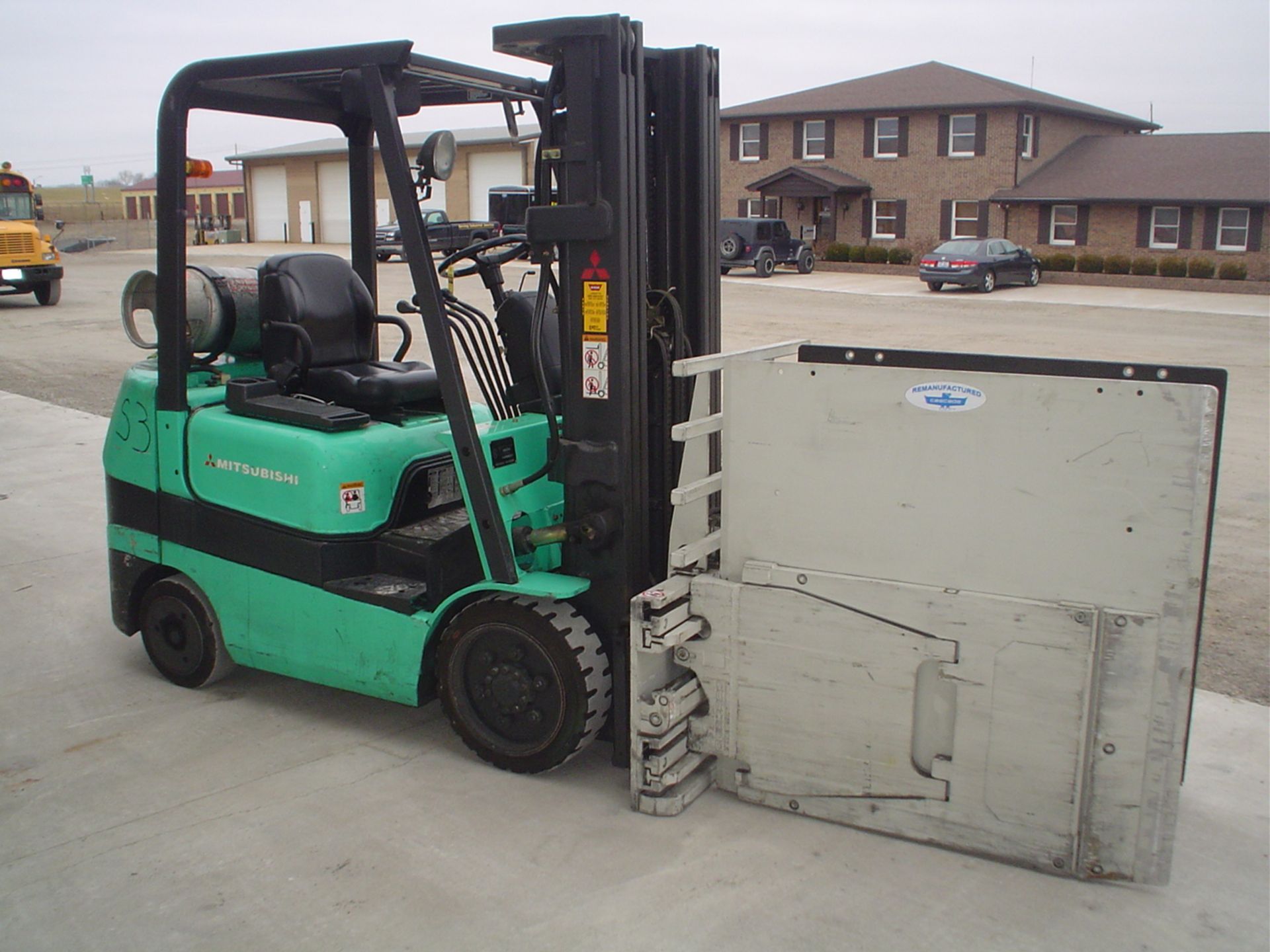 MITSUBISHI 5,000 LB. CAP. FORKLIFT, MODEL FGC25K, LPG, 4,246 HOURS ***LOCATED IN HAMILTON, OH*** - Image 2 of 3