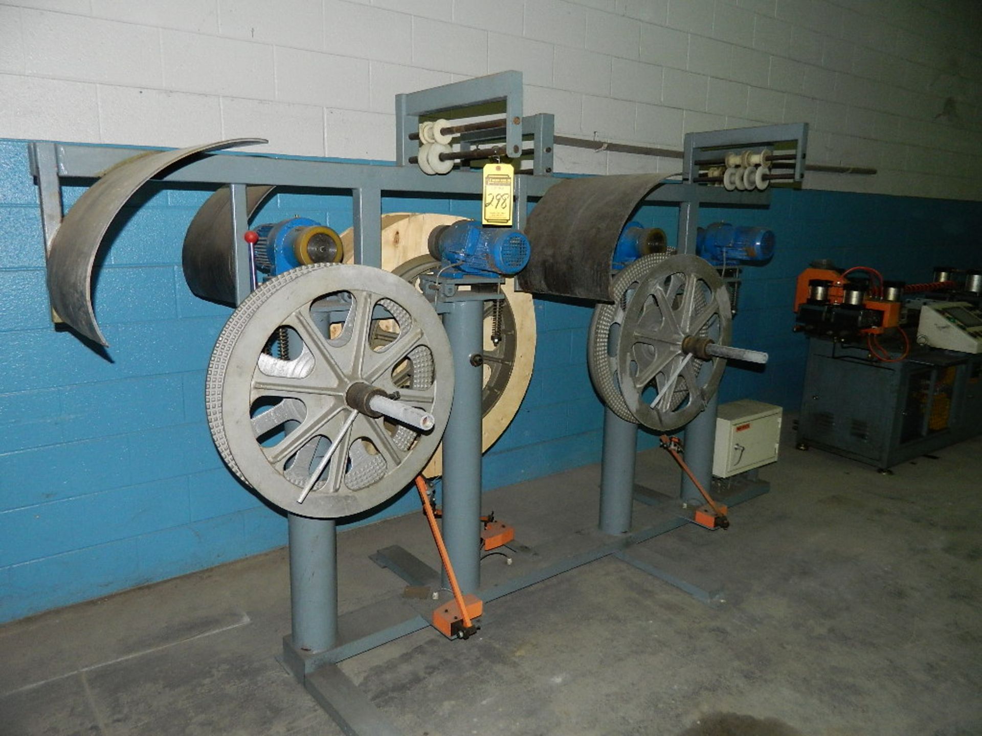 TWIN DOUBLE SIDED STOCK REEL