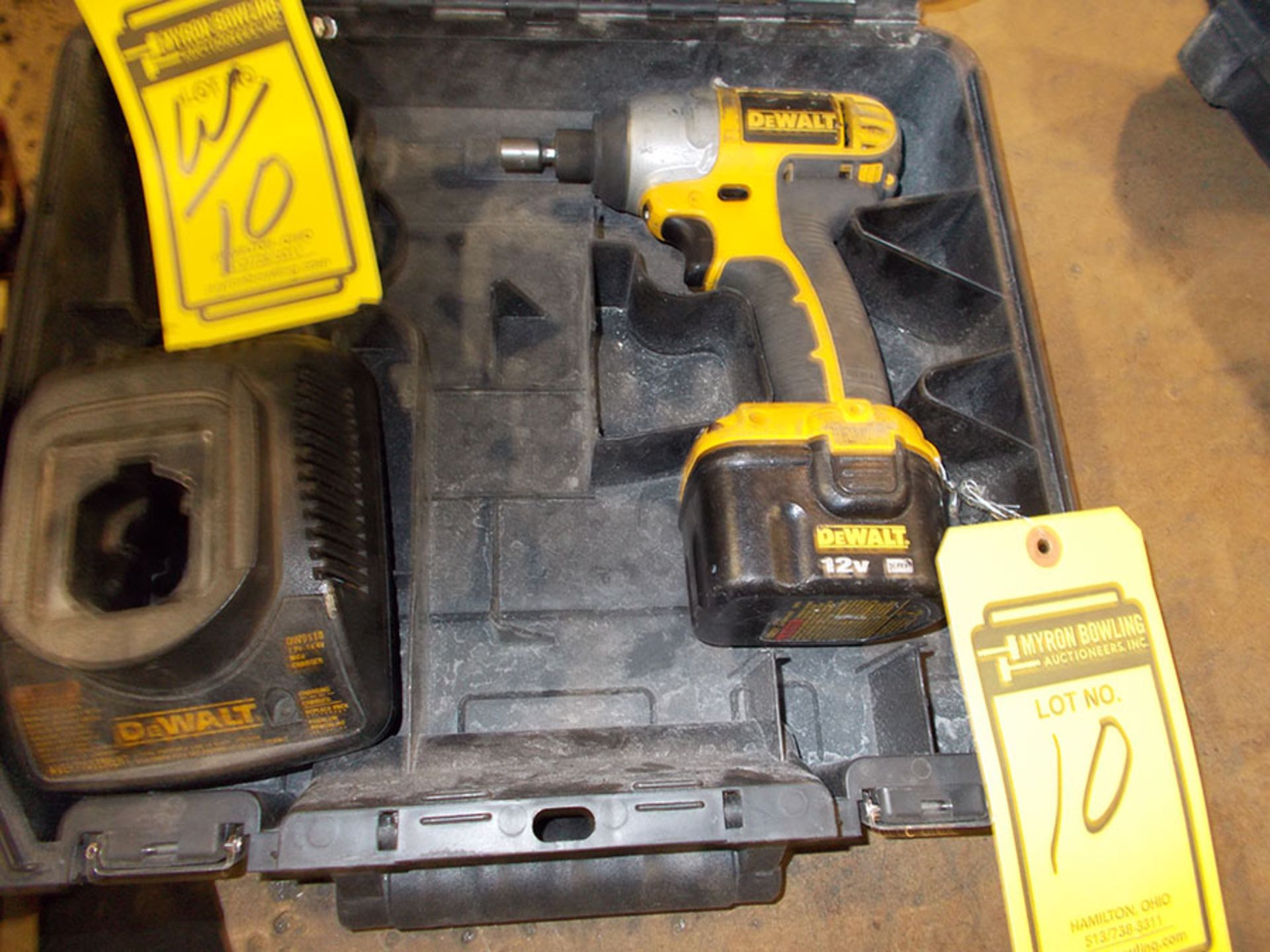 DEWALT 12 VOLT BATTERY DRILL WITH QUICK CONNECT CHUCK & CHARGER