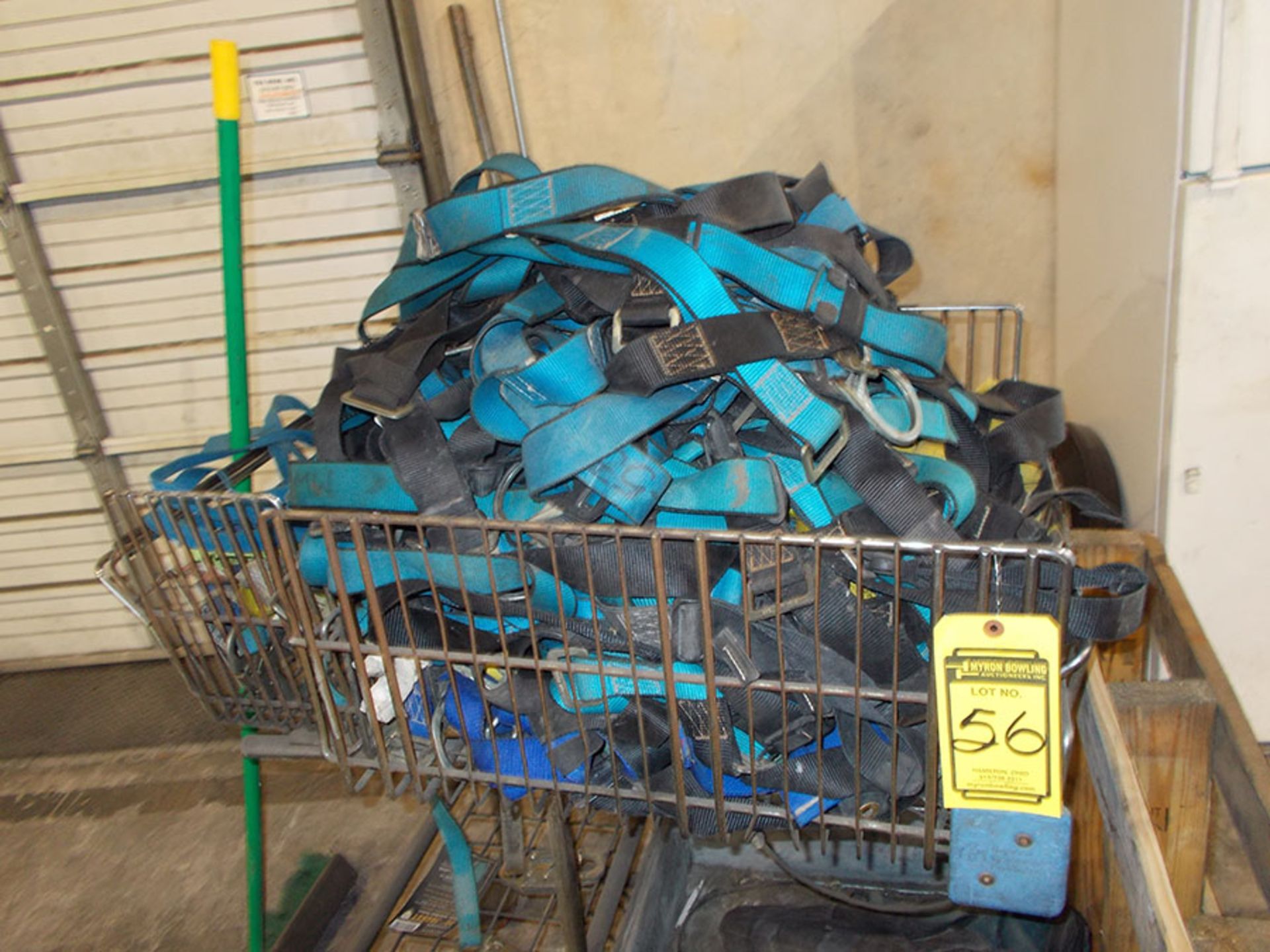 ROLLING SHOP CART WITH SAFETY HARNESSES