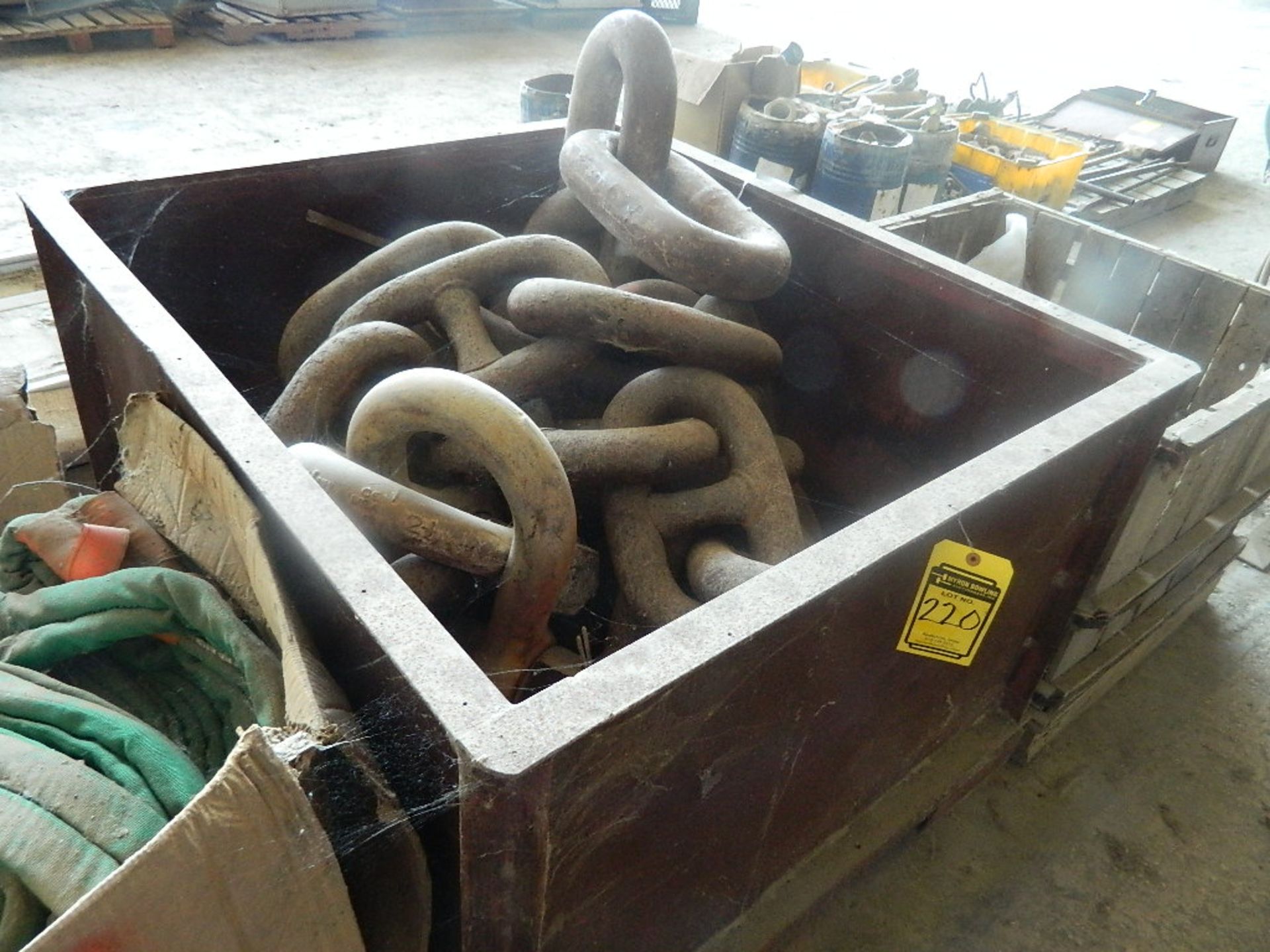 BOX OF HEAVY LIFTING RINGS