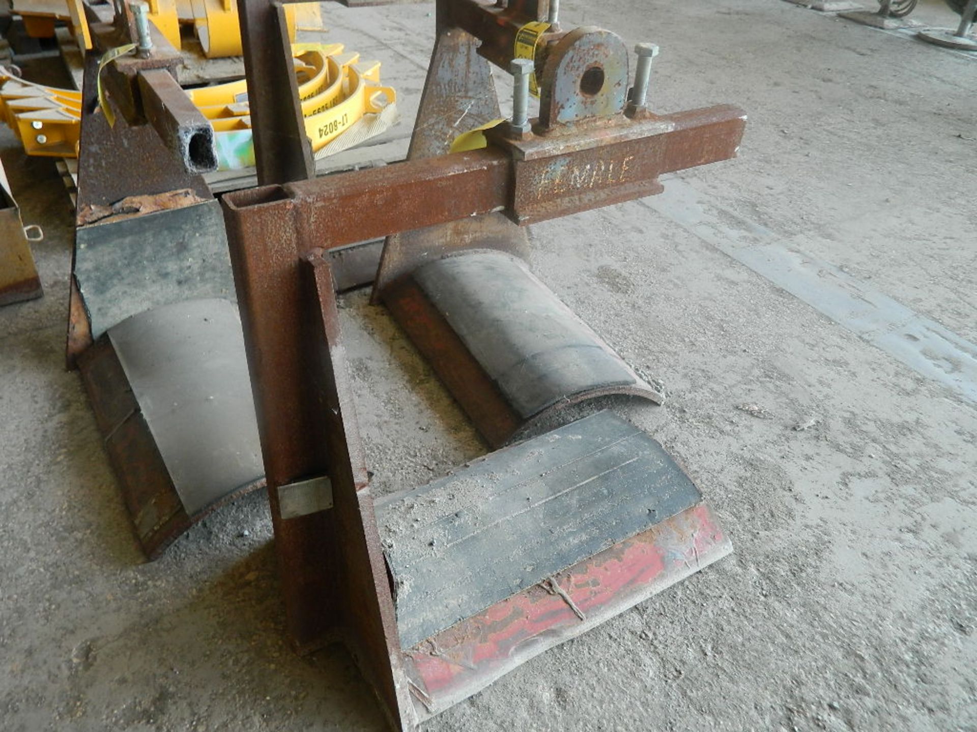 COIL STOCK LIFTING DEVICE