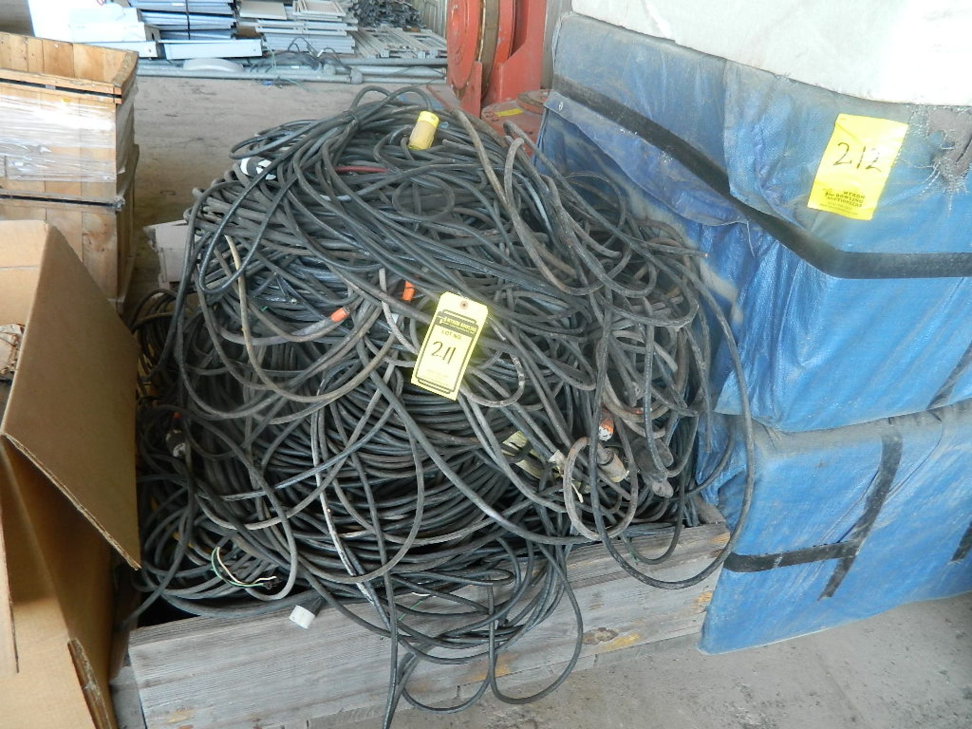 SKID OF EXTENSION CORDS