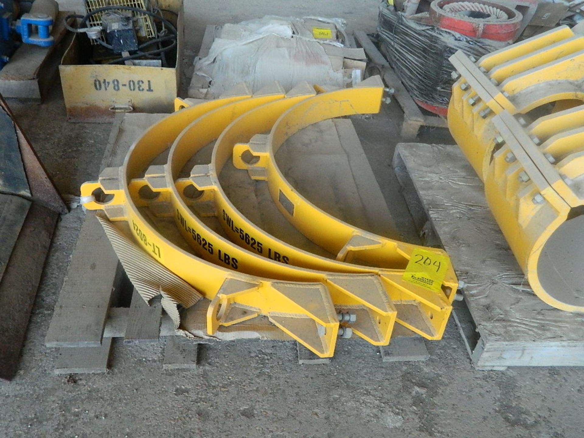 METAL PIPE LIFTING CLAMP