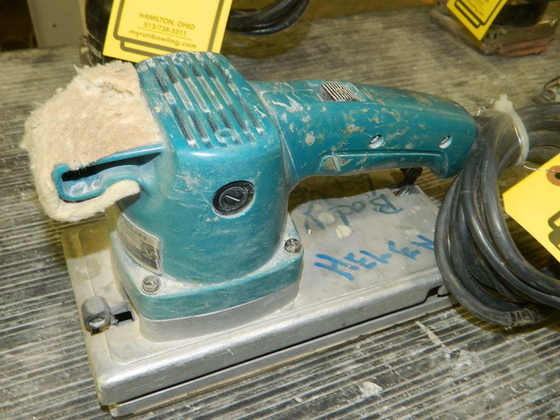 MAKITA FINISHING SANDER, MODEL 9045B