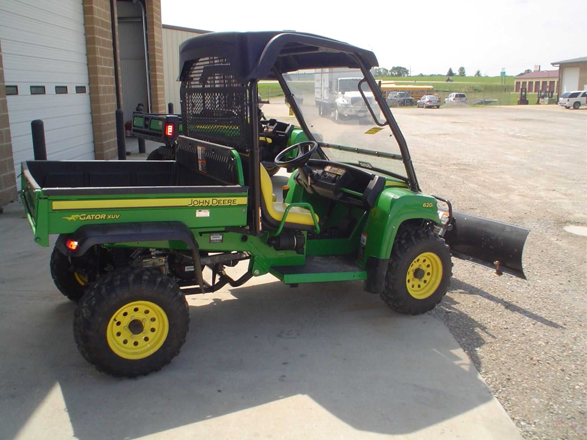 JOHN DEERE XUV 6251 GATOR W/SNOW PLOW & WINDSHIELD, 4X4, 192 HRS - Image 2 of 3