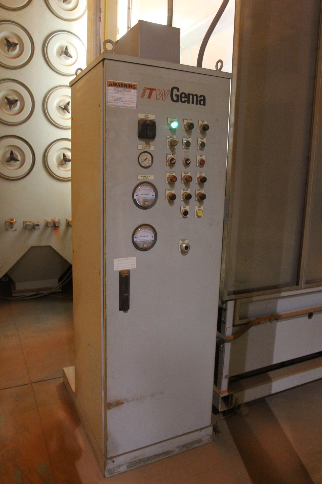 ITW GEMA DIAMOND  POWDER BOOTH, CURRENTLY SET UP AS A MANUAL BOOT; 7' X 7'6'' OPENING;   W/ ITW - Image 3 of 6