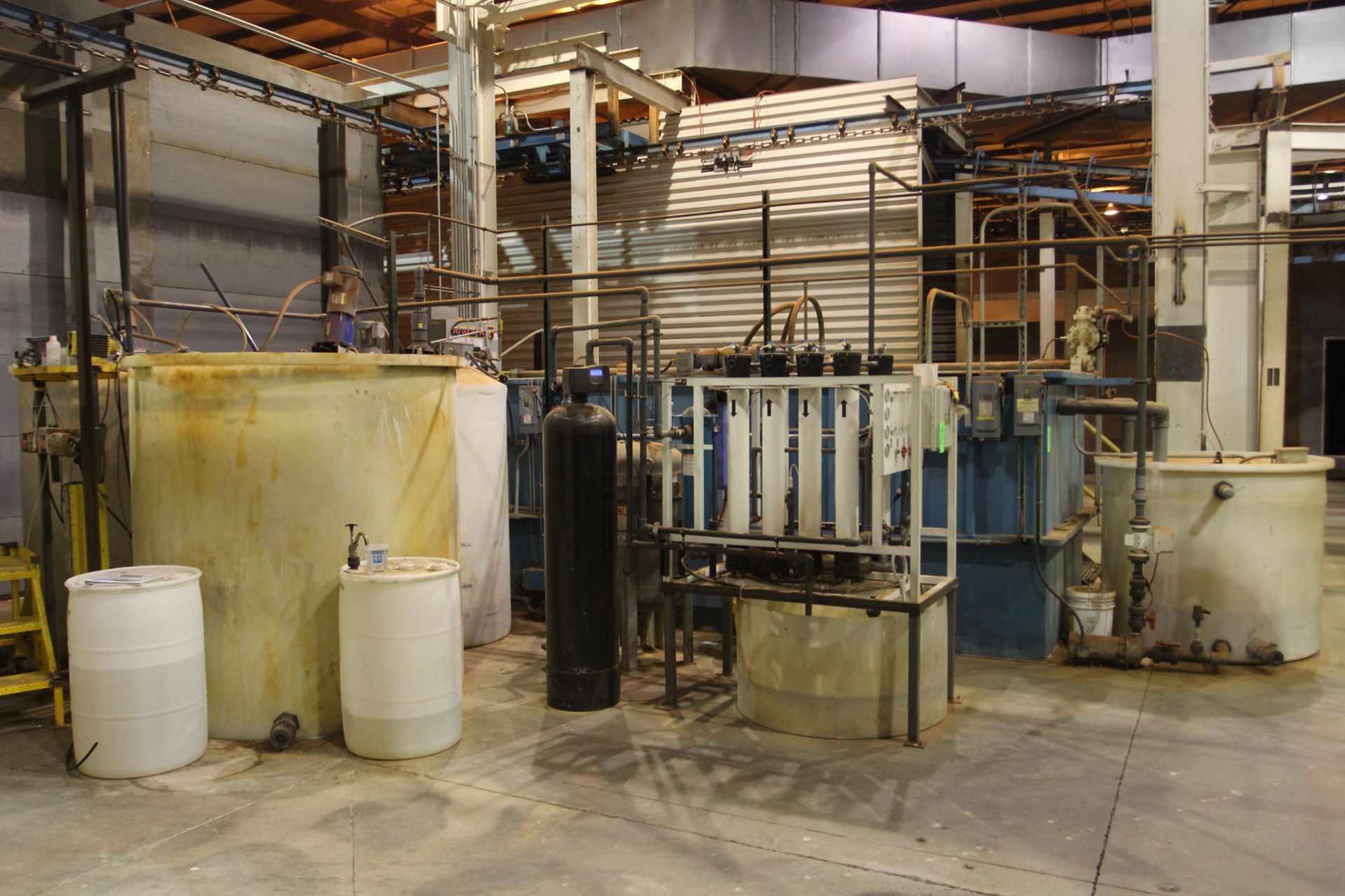 ZERO DISCHARGE WASTE WATER TREATMENT SYSTEM; 2000 GALLON POLY WASHER WASTE WATER HOLDING TANK, - Image 5 of 8