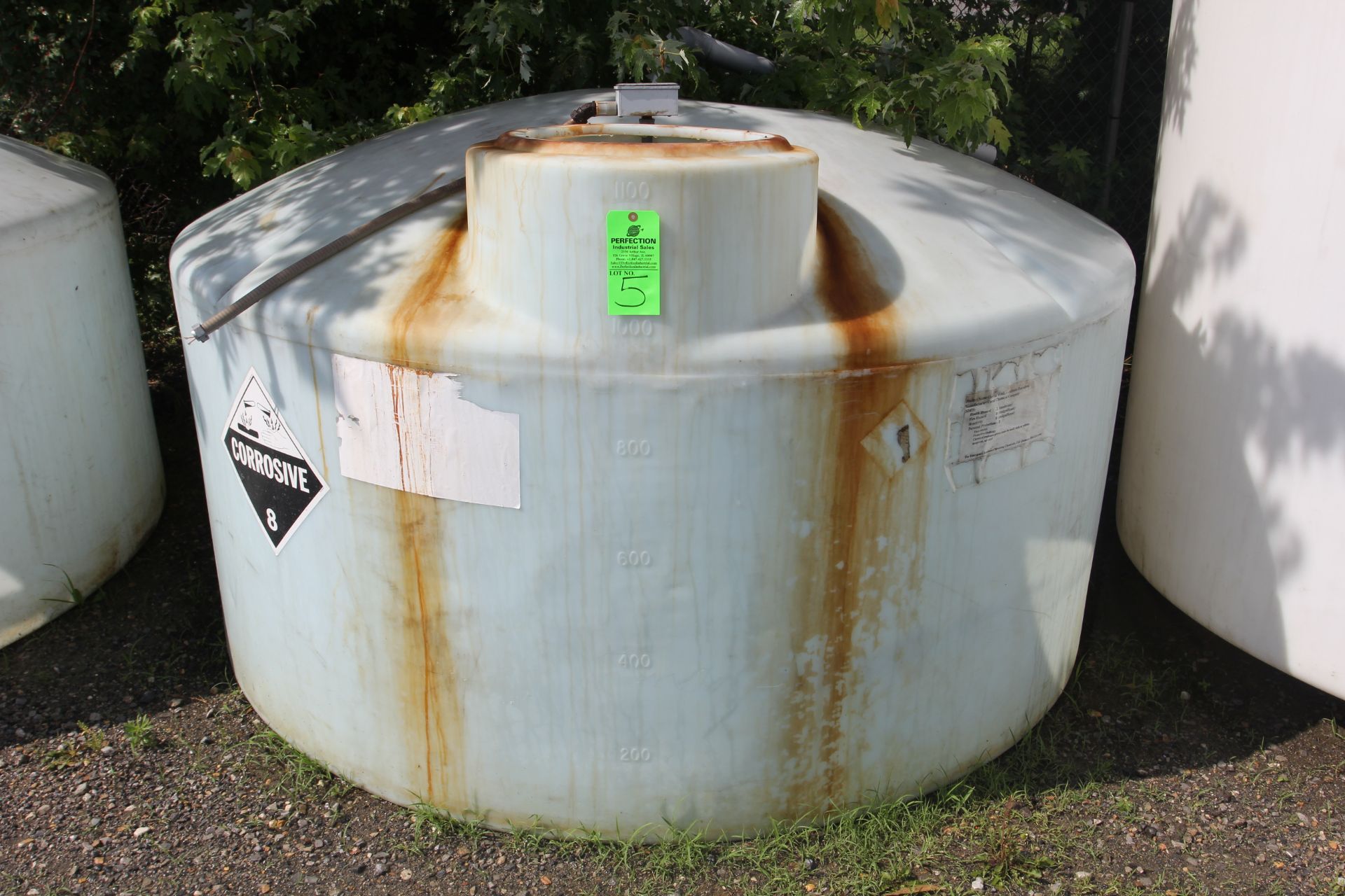 1100 GALLON POLY HOLDING TANK