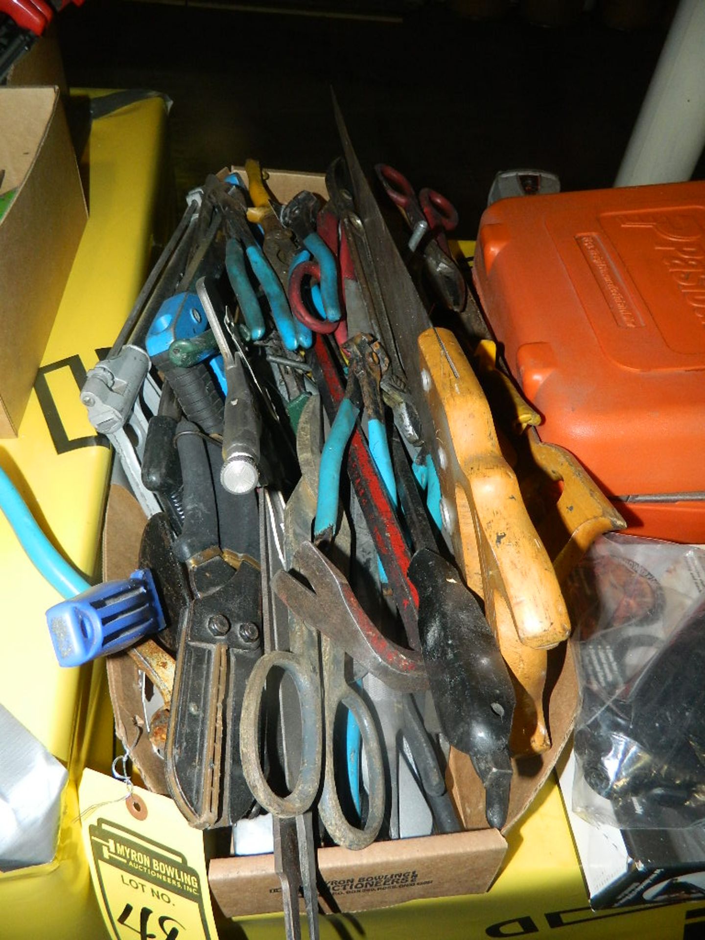 LOT OF ASSORTED HAND TOOLS