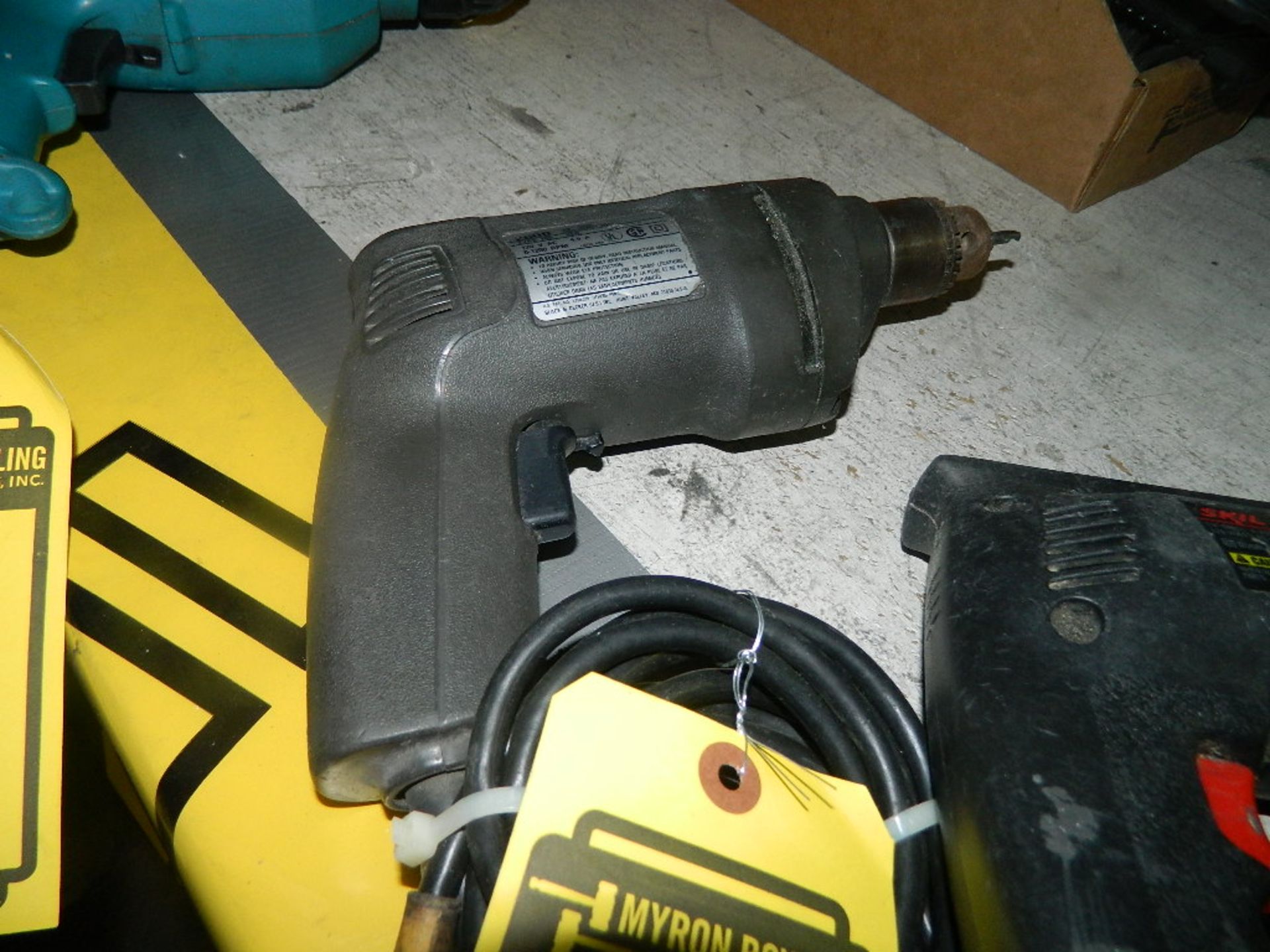 BLACK & DECKER 3/8'' ELECTRIC HAND DRILL