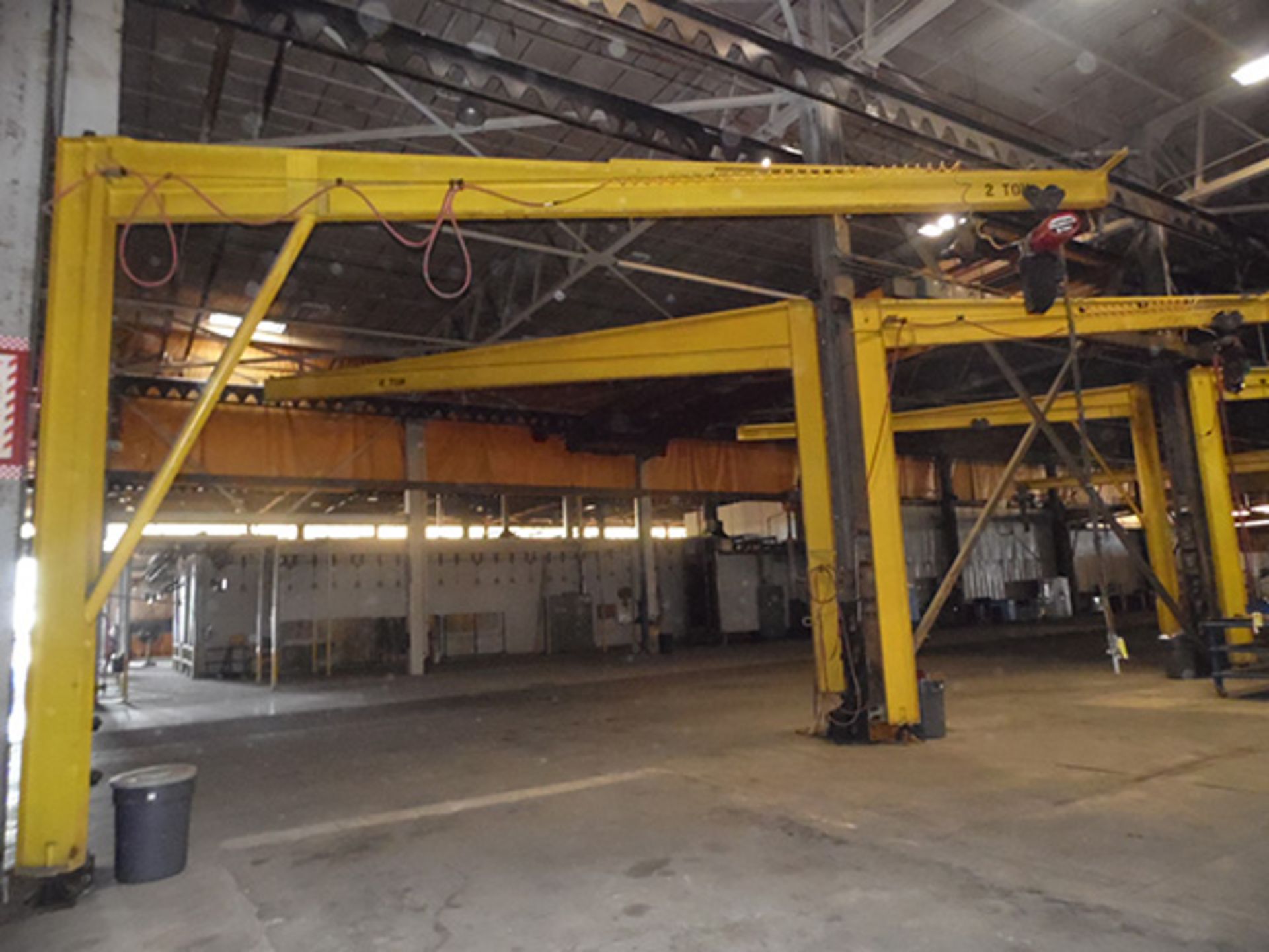 JIB CRANE, 24' 2-TON COFFING PNEUMATIC HOIST