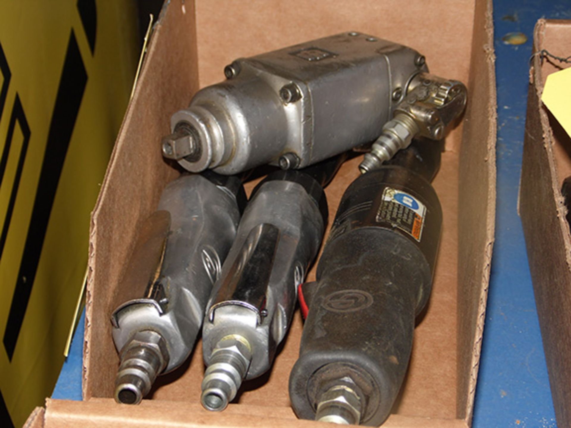 LOT OF ASSORTED PNEUMATIC TOOLS