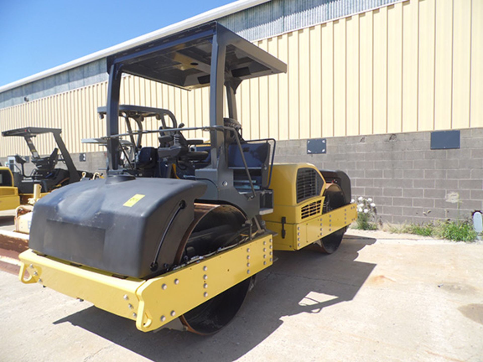 BOMAG BW266AD-5 TANDEM VIBRATORY ROLLER, CUMMINS ENGINE, S/N 901D20511001