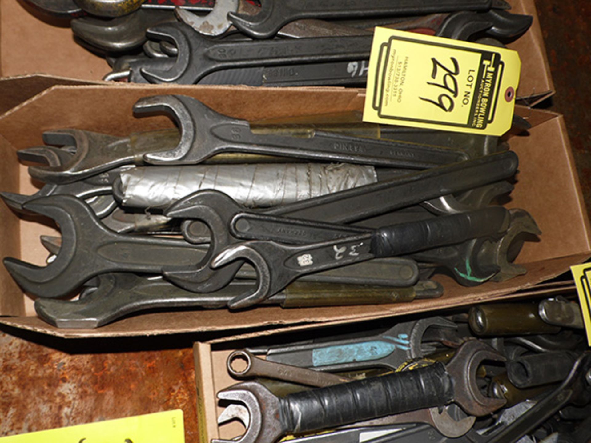 LOT OF ASSORTED WRENCHES