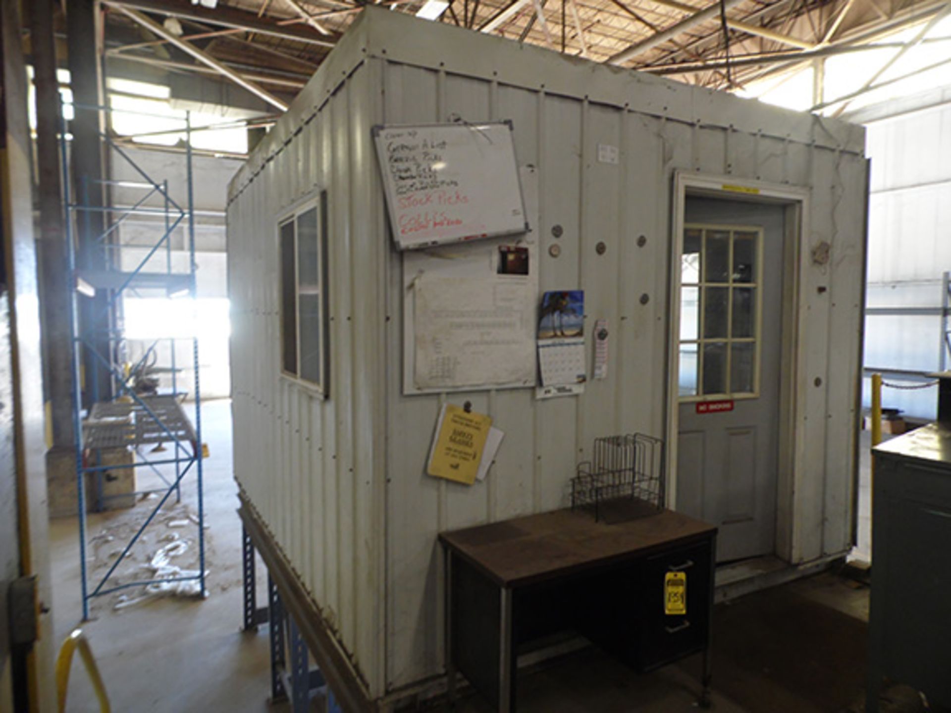 PORTABLE OFFICE BUILDING 10' X 12'4''