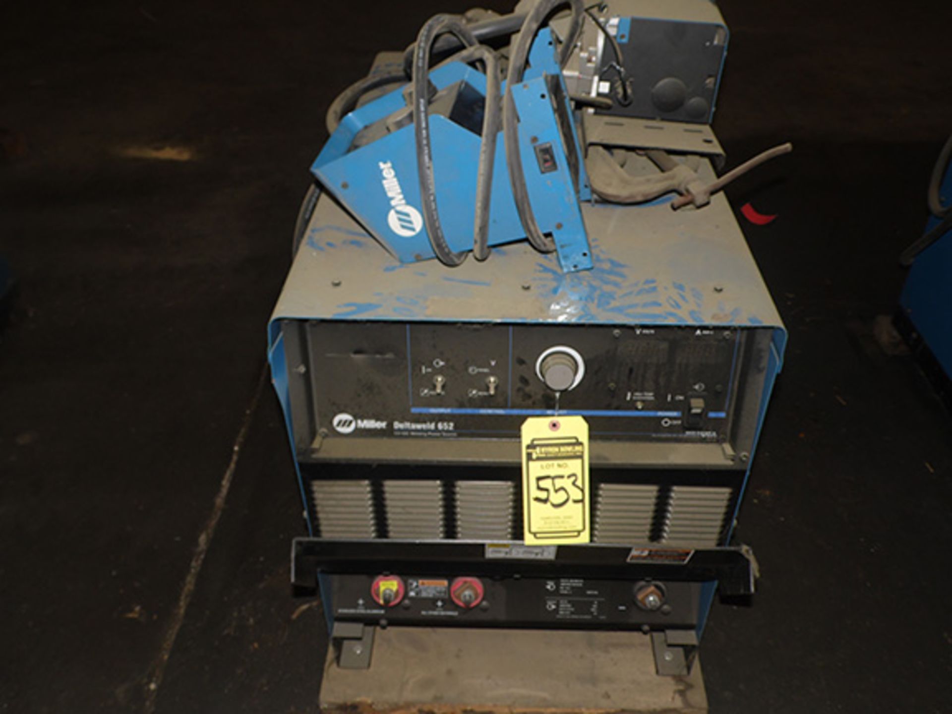 MILLER DELTA WELD 652 CVDC WELDING POWER SOURCE