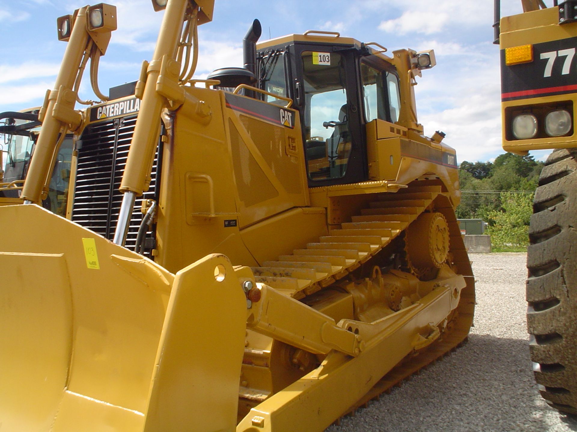 2009 CATERPILLAR D8T CRAWLER TRACTOR, ENCLOSED CAB, 24'' WIDE PADS, 12-1/2' U-SHAPED BLADE, NEW - Image 2 of 4
